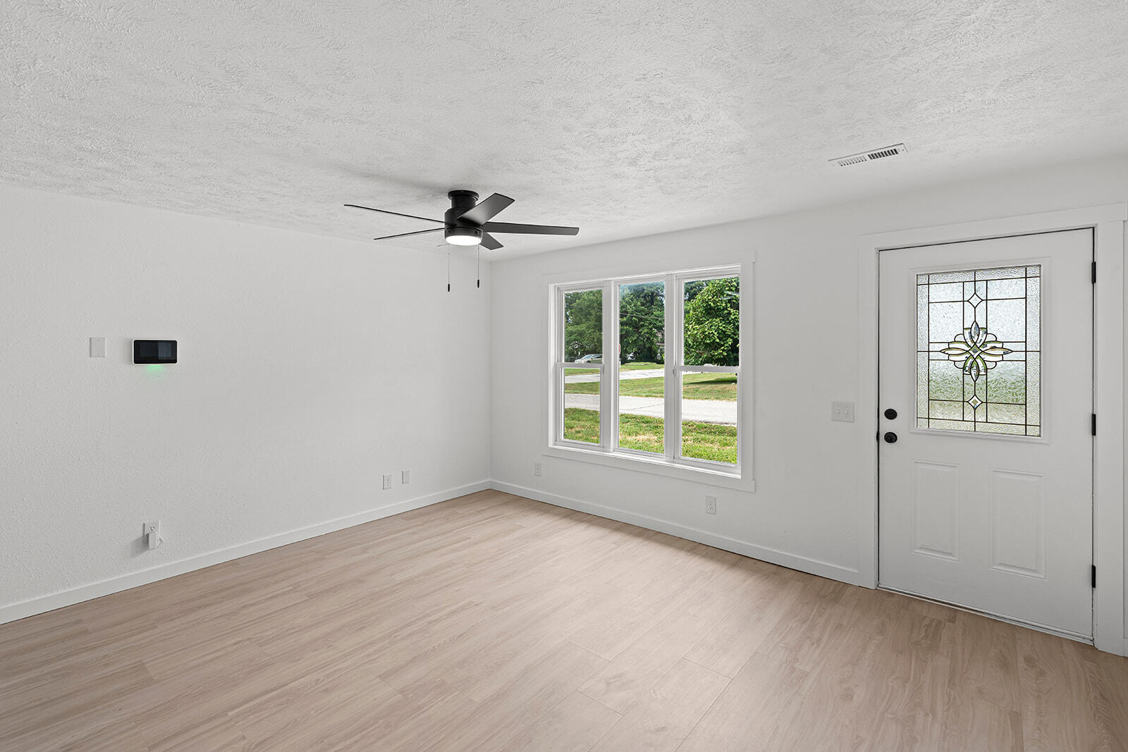 Photo 3 - Residential for sale – 205 S Pine Street  Billings, MO