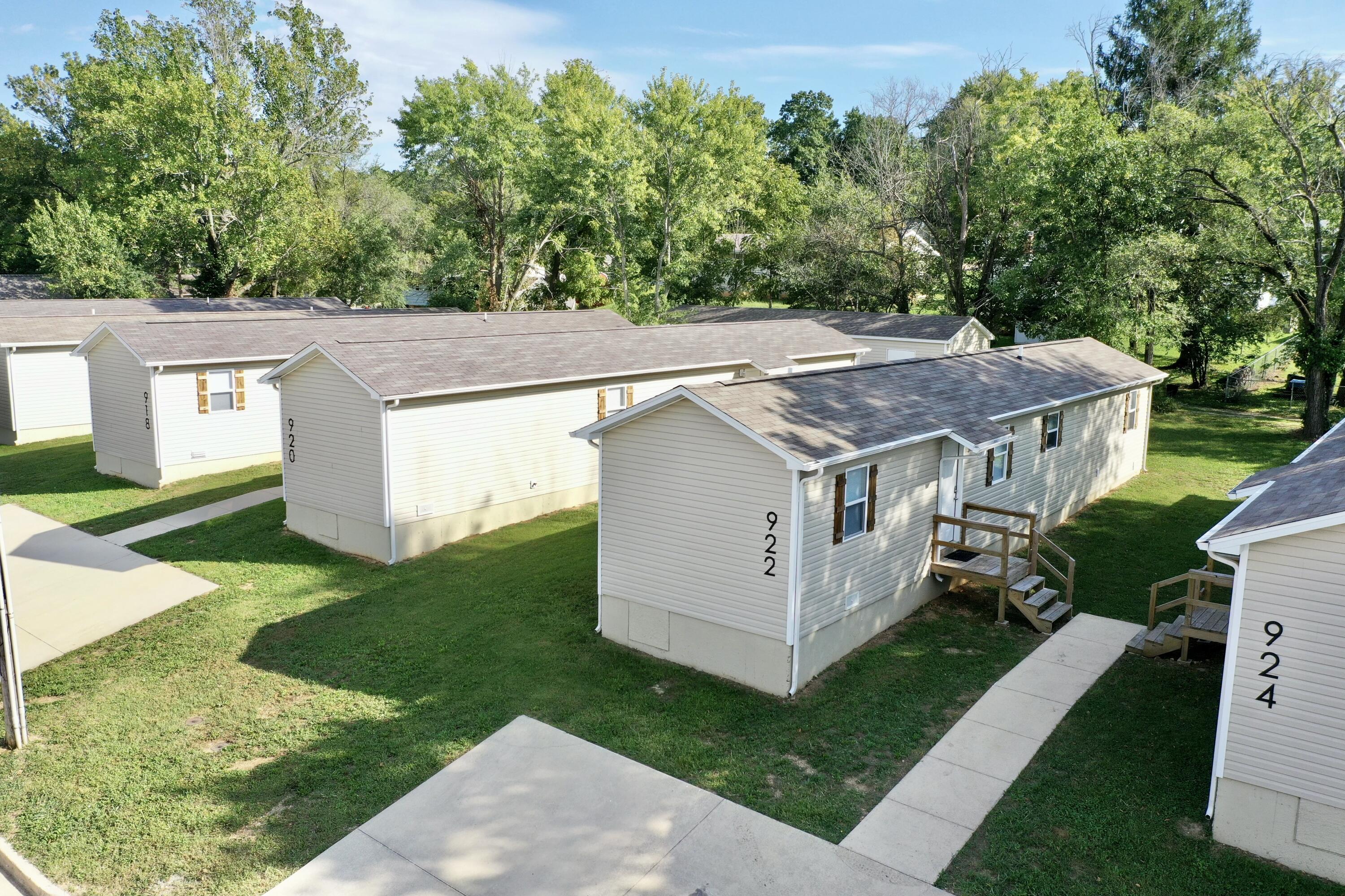 Photo 3 - Commercial Sale for sale – 914-924  Renfrow & 204 W Trish Knight   West Plains, MO