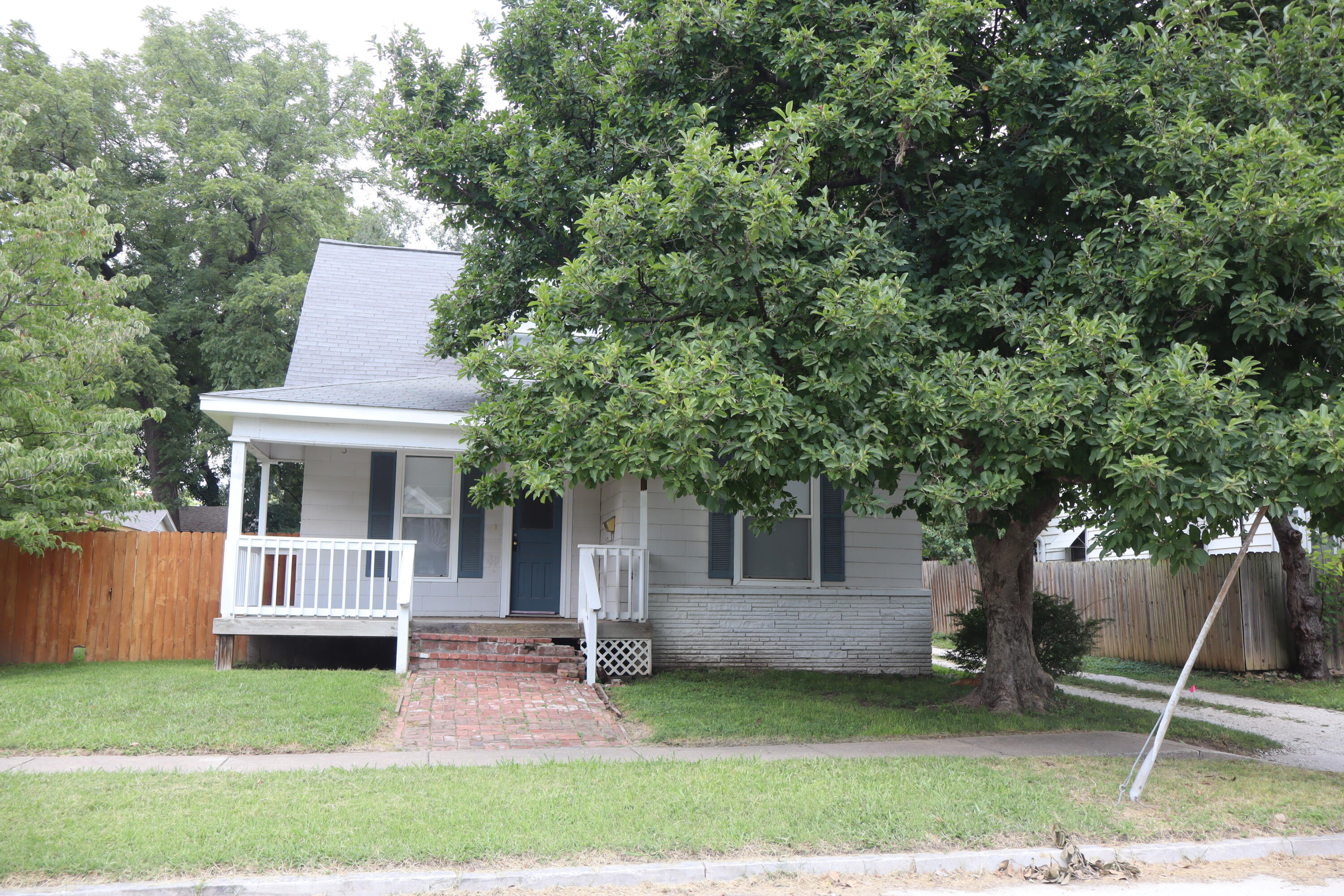 Photo 2 - Residential for sale – 715 E Lynn Street  Springfield, MO
