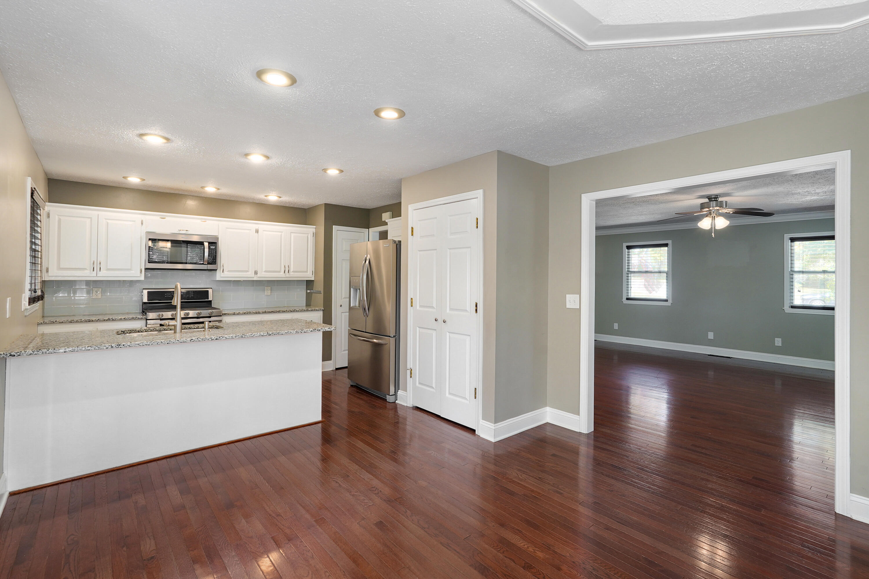 Photo 10 - Residential for sale – 228 E Osage Drive  Springfield, MO