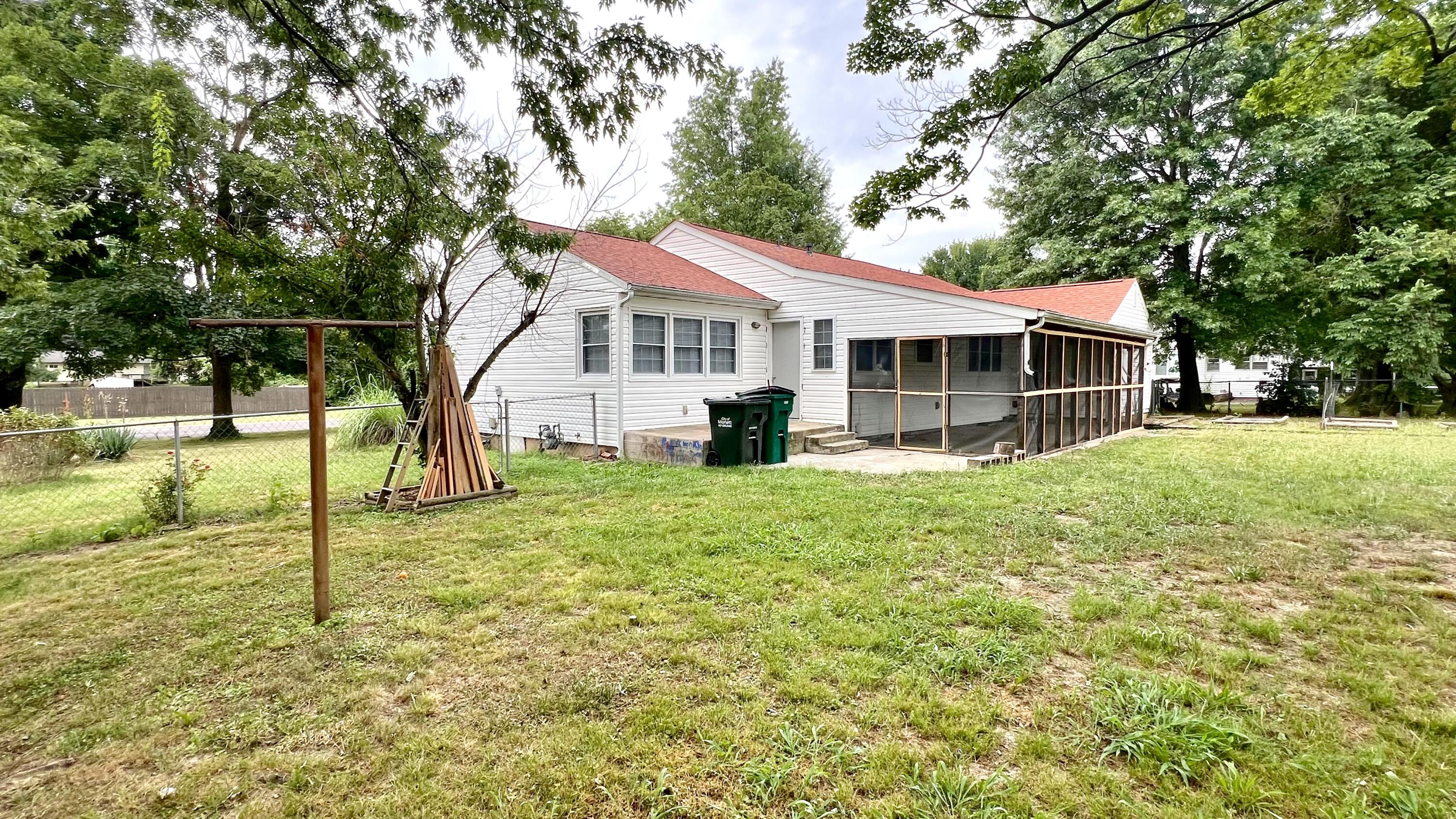 Photo 2 - Residential for sale – 502 W County Street  Monett, MO