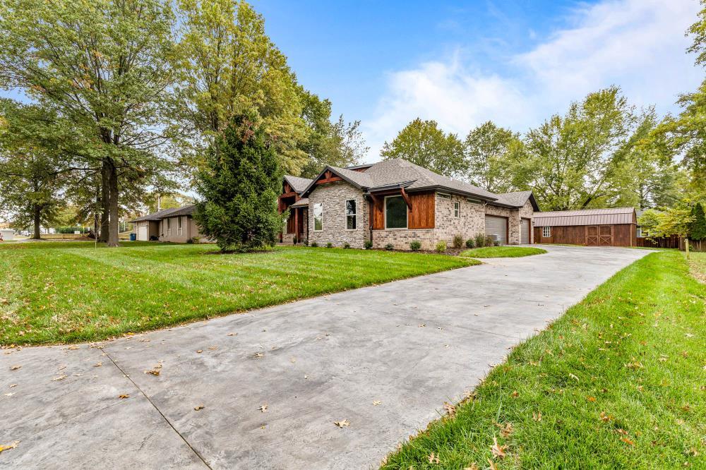 Photo 2 - Residential for sale – 104 W Aven Avenue  Nixa, MO