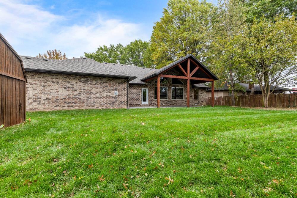 Photo 6 - Residential for sale – 104 W Aven Avenue  Nixa, MO