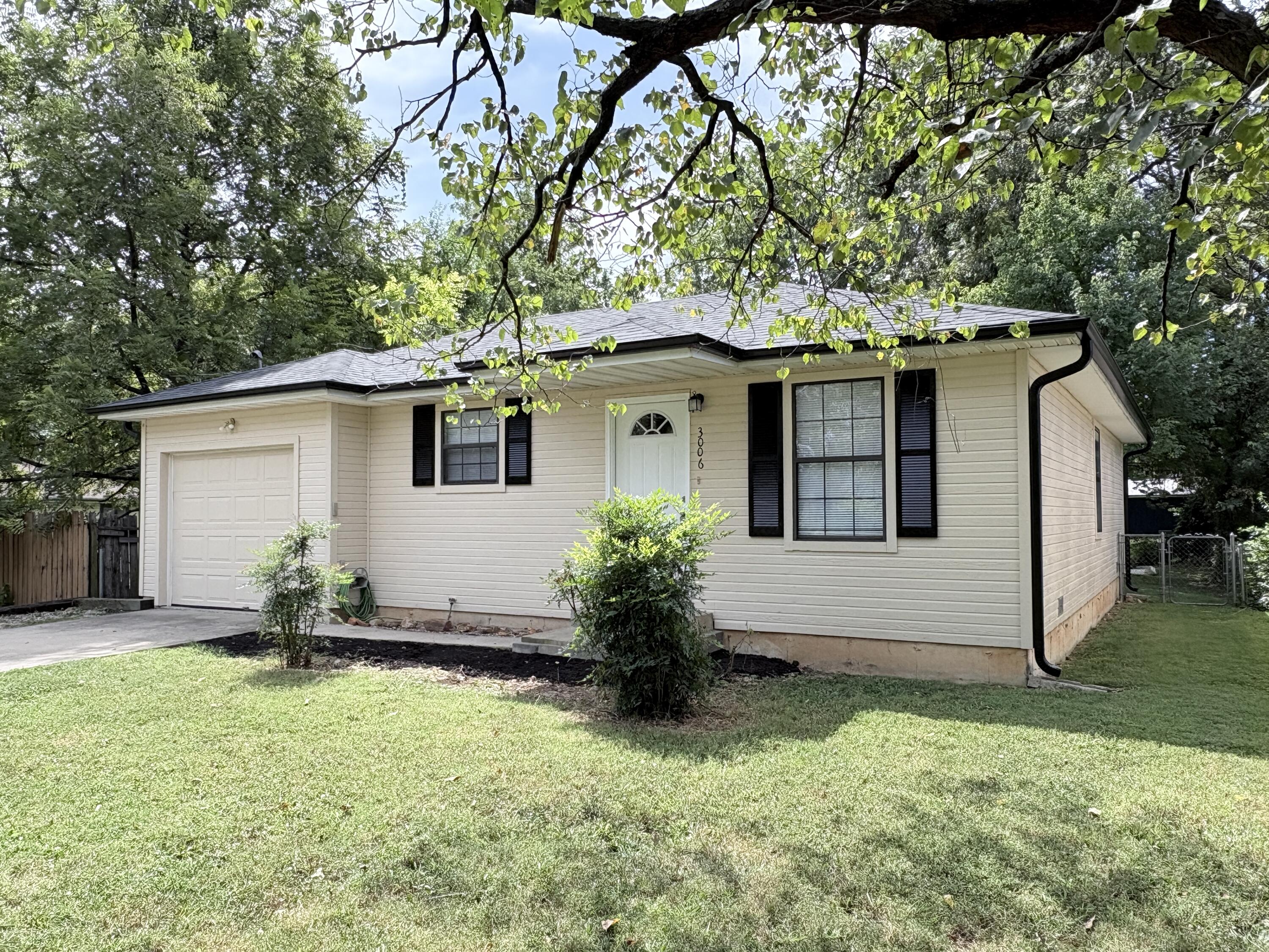 Photo 4 - Residential for sale – 3006 W Hovey Street  Springfield, MO