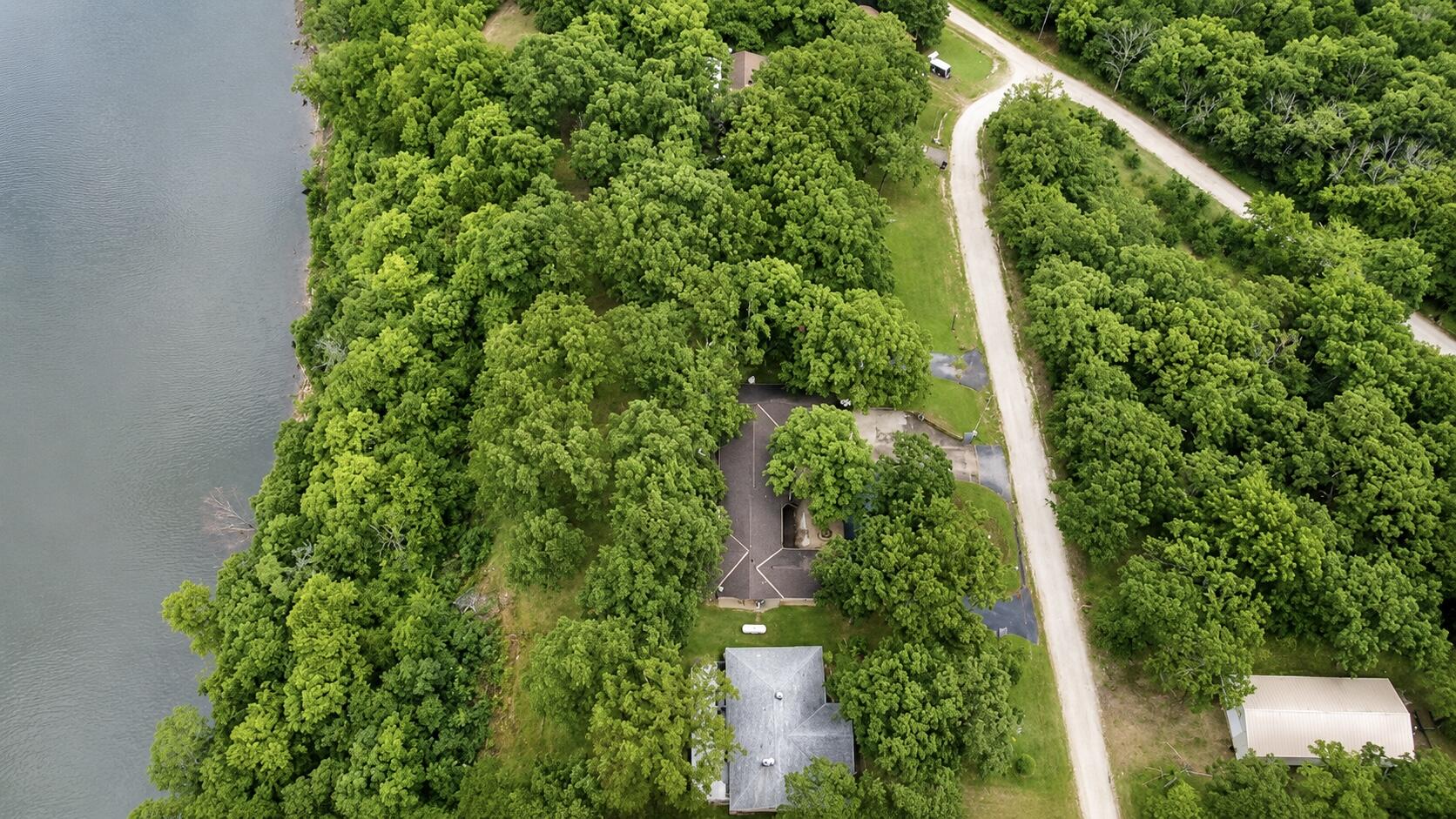 Photo 2 - Residential for sale – 27300  County Road 233   Pittsburg, MO