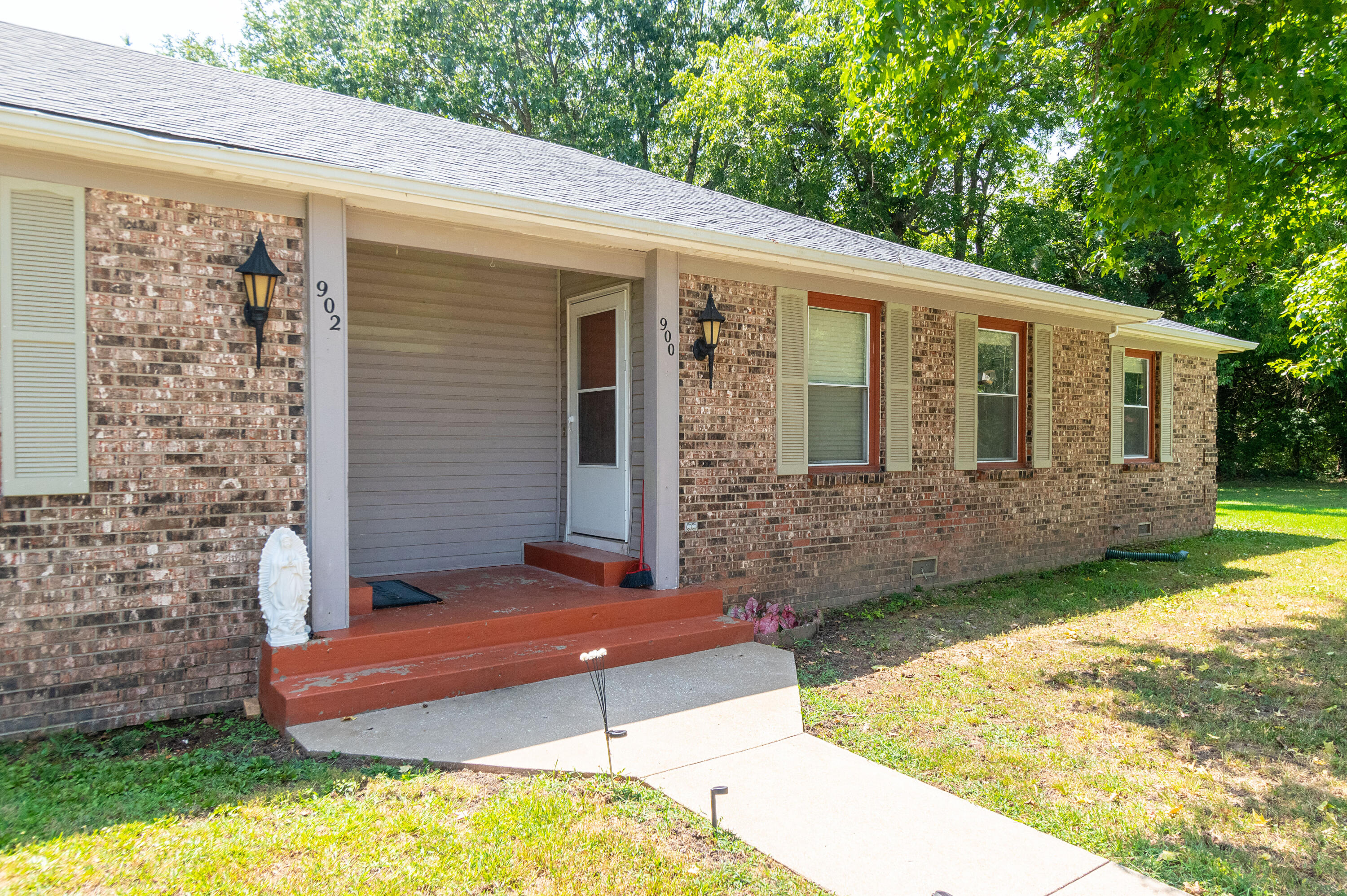 Photo 2 - Residential Income for sale – 900 E Kirkwood Drive  Aurora, MO