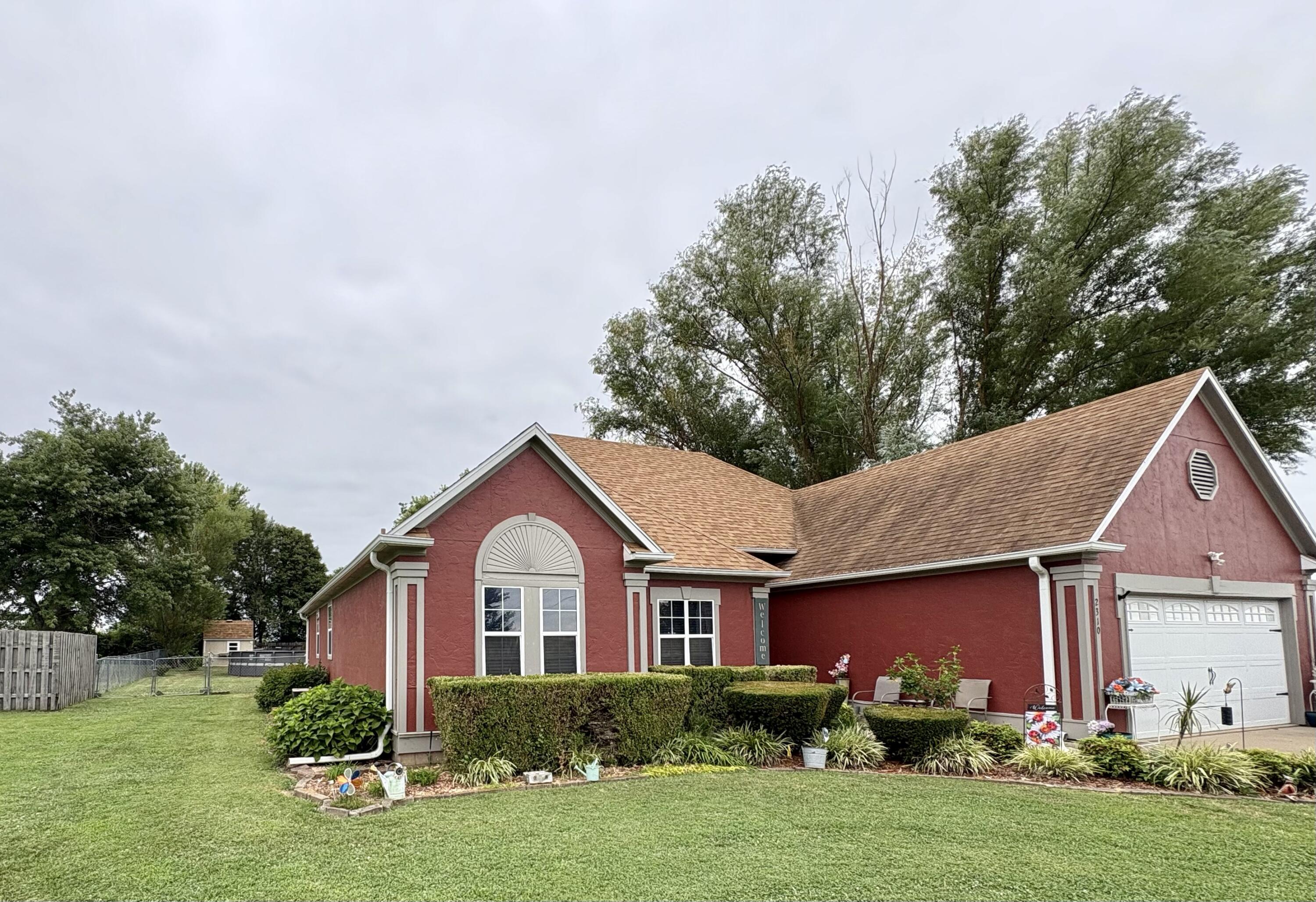 Photo 2 - Residential for sale – 2310  Hazel Avenue  Carthage, MO