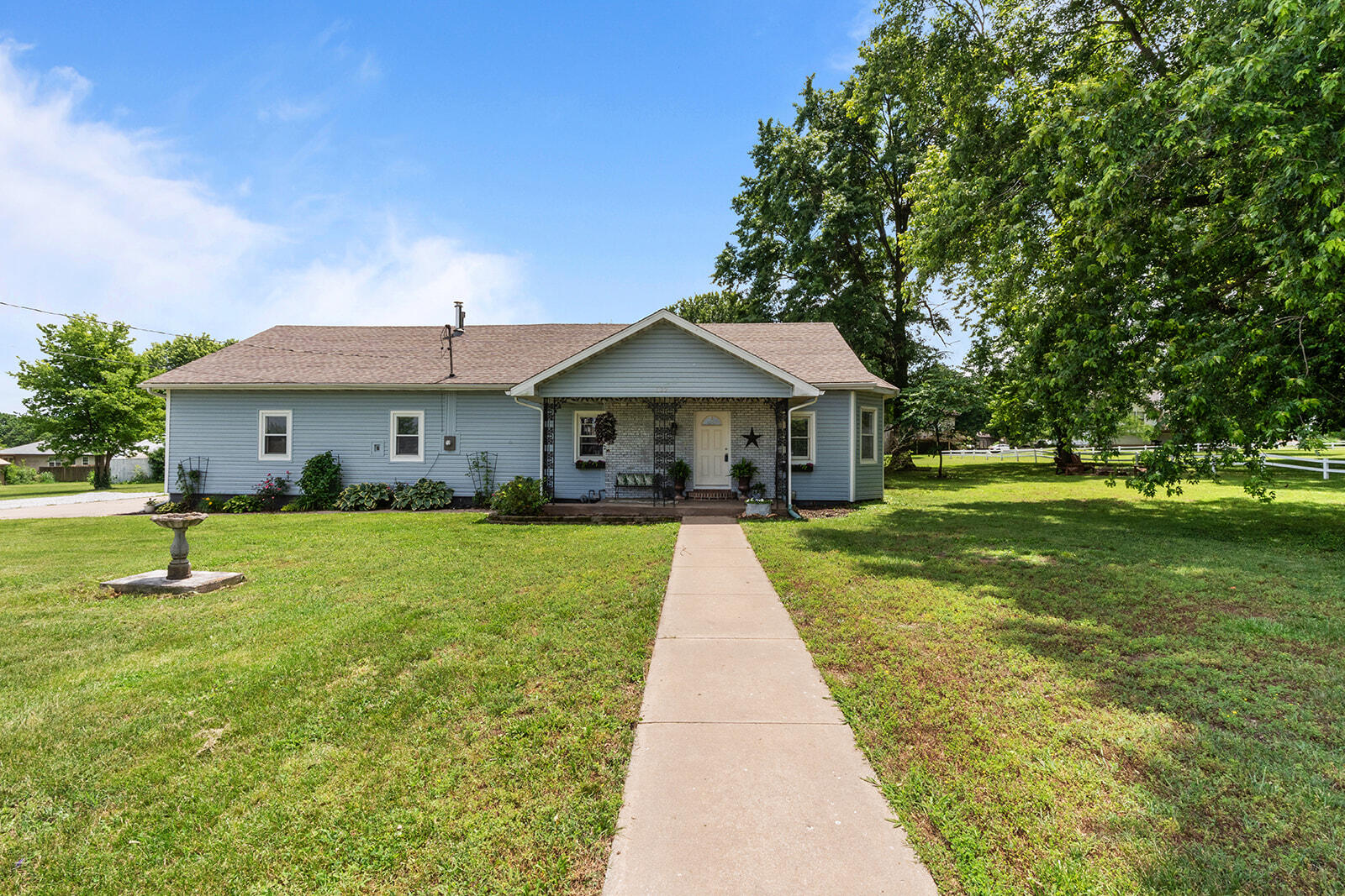 Photo 2 - Residential for sale – 322 E Drive Street  Clever, MO