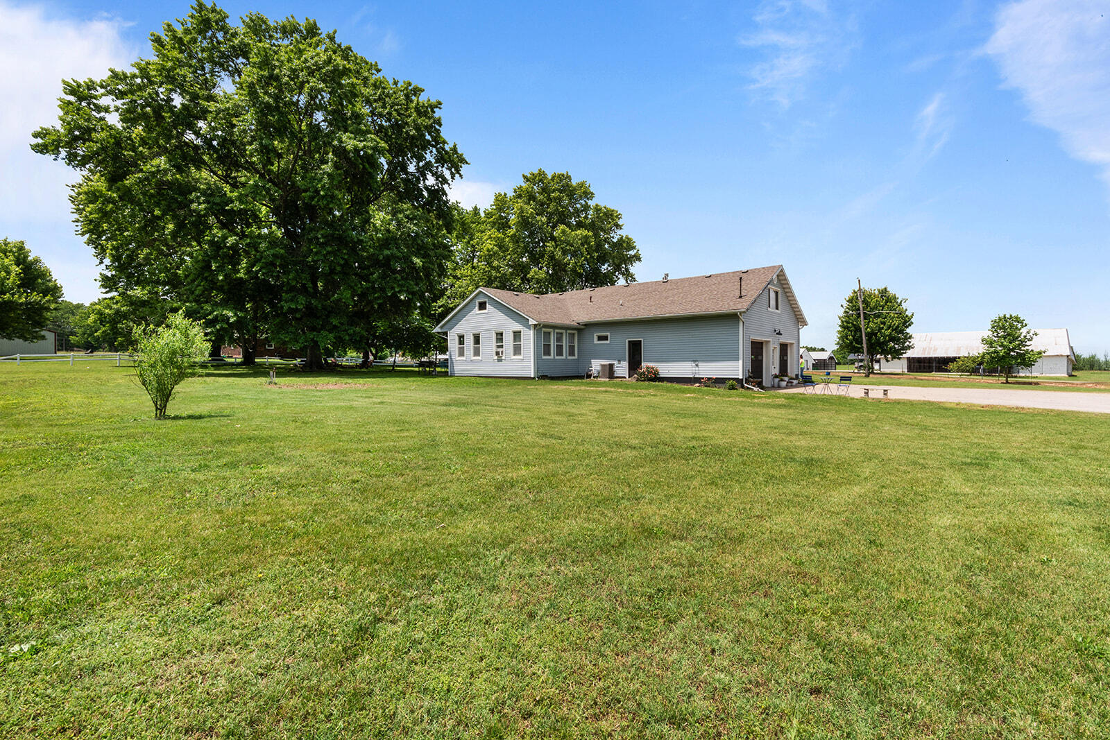 Photo 5 - Residential for sale – 322 E Drive Street  Clever, MO