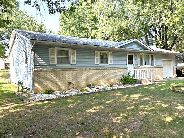 Photo 3 - Residential for sale – 463 W Pearl Street  Aurora, MO