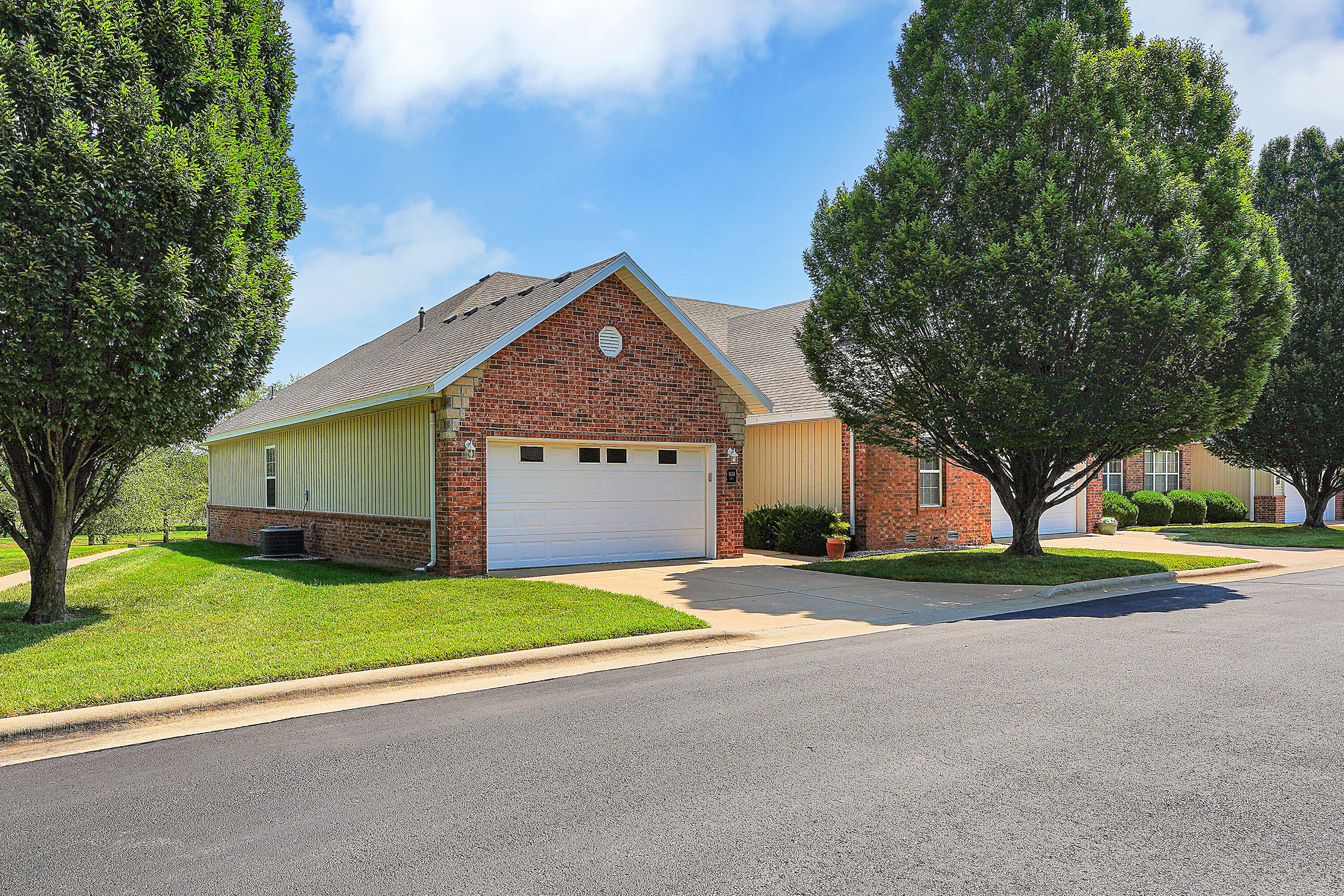 Photo 2 - Residential for sale – 1404 N Sandy Creek Circle  Nixa, MO