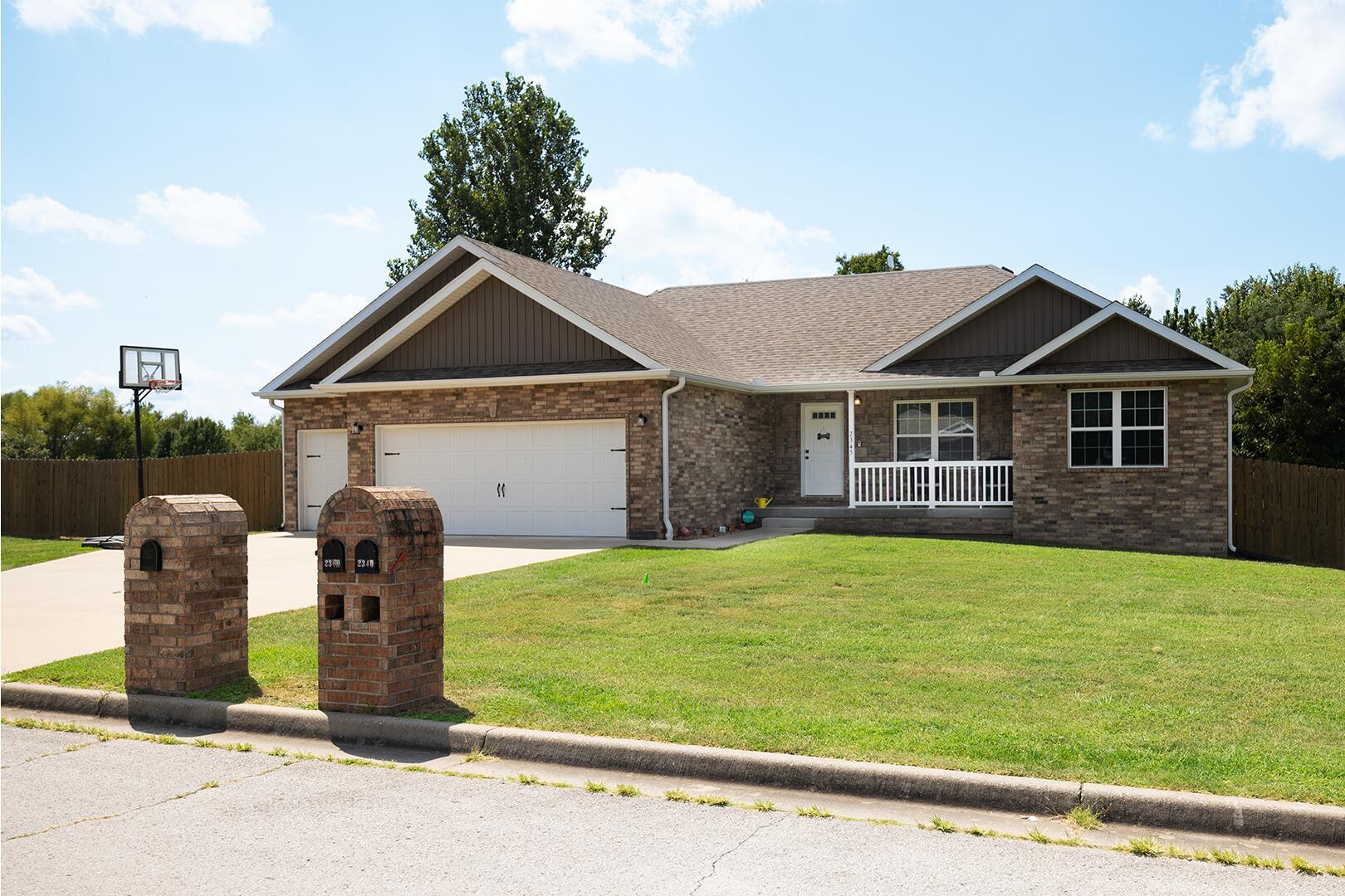 Photo 2 - Residential for sale – 2345 S Mesa Drive  Bolivar, MO