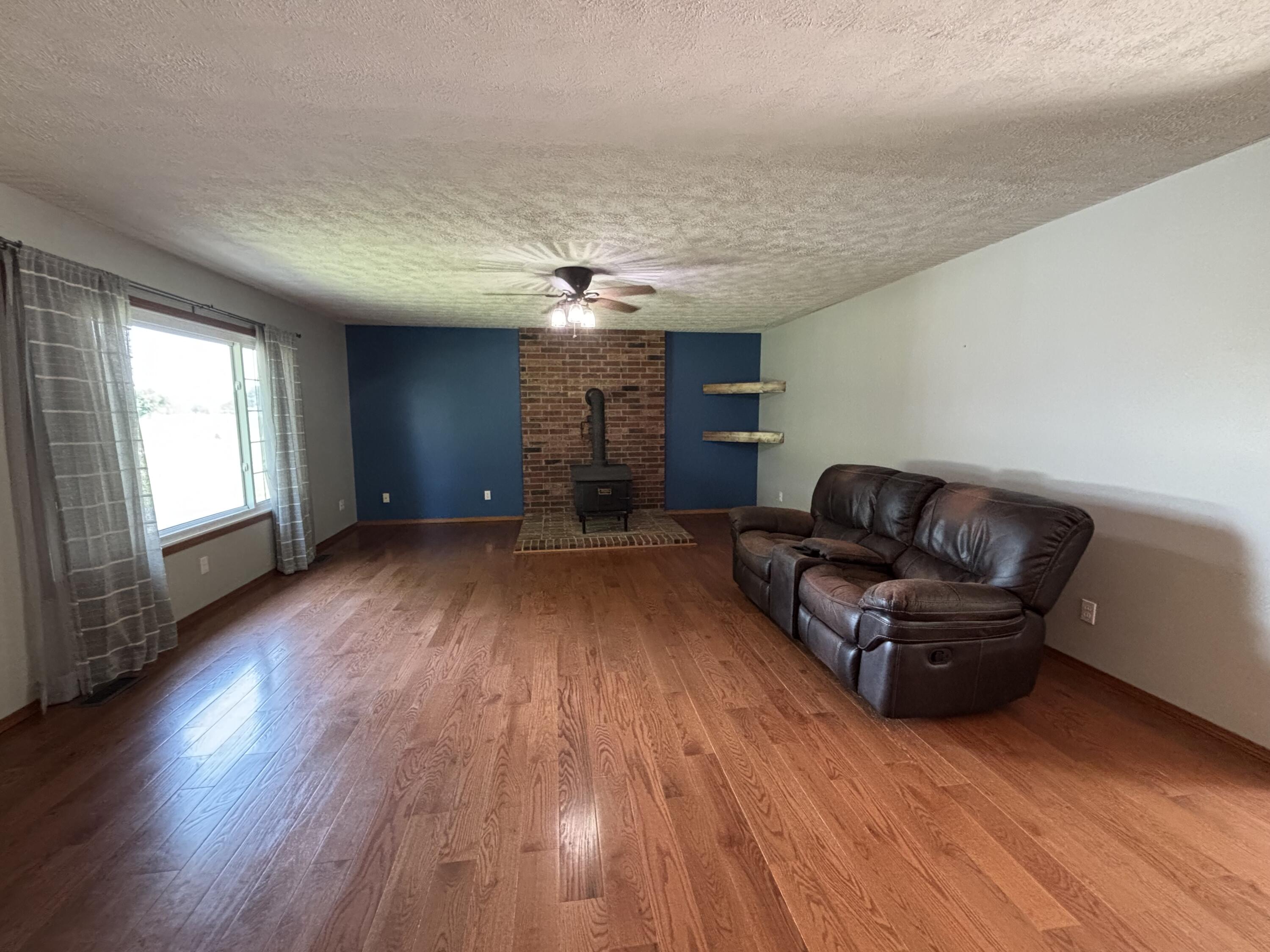 Photo 3 - Residential for sale – 17722  Lawrence 1200   Aurora, MO