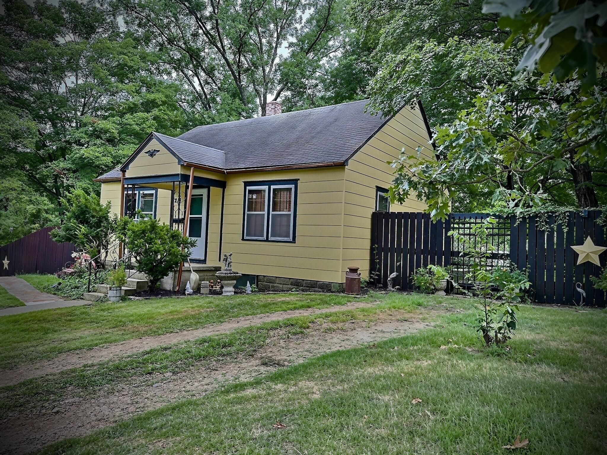 Photo 3 - Residential for sale – 218 W Joe Davis Street  El Dorado Springs, MO