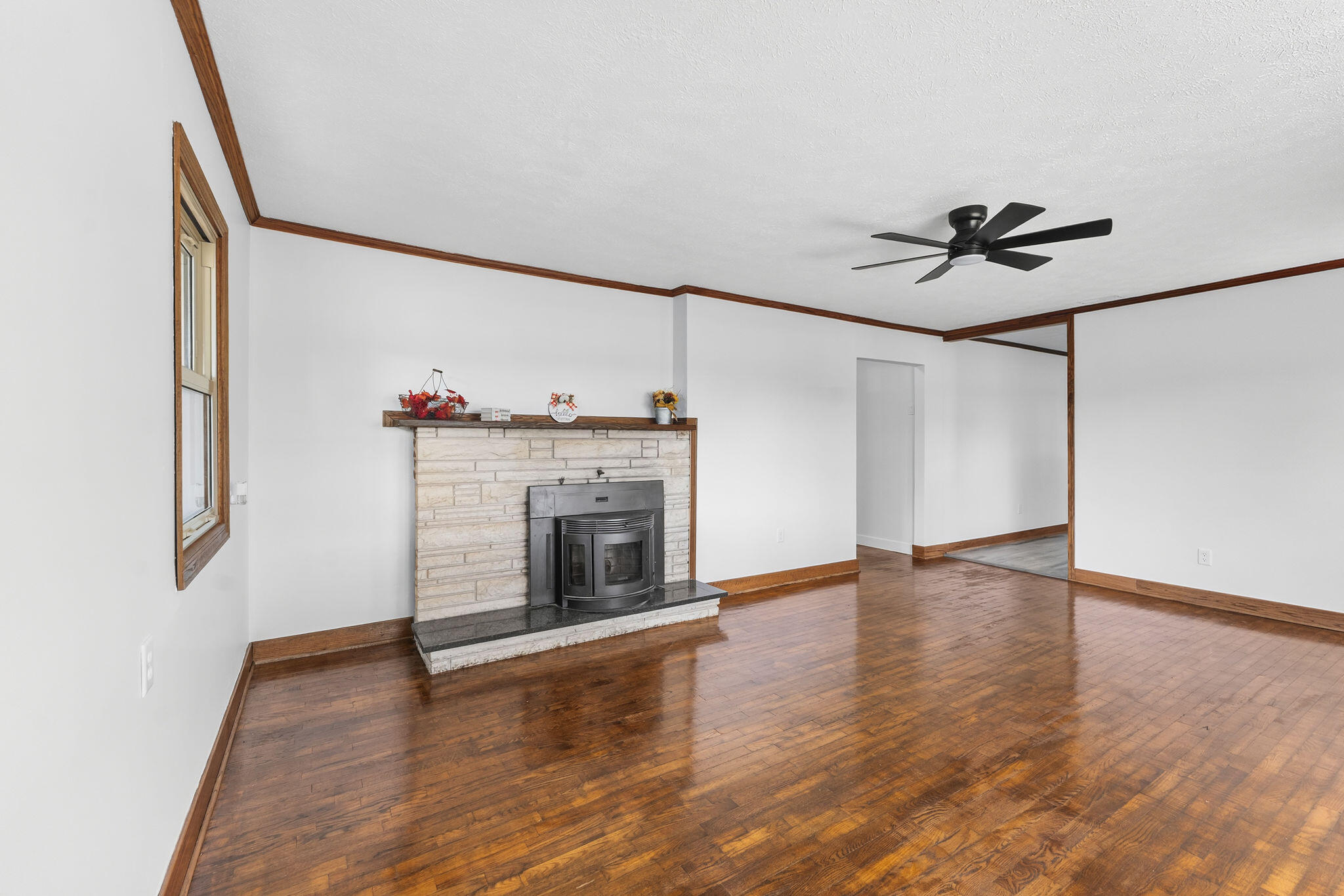 Photo 7 - Residential for sale – 1070 S Diggins Main Street  Seymour, MO