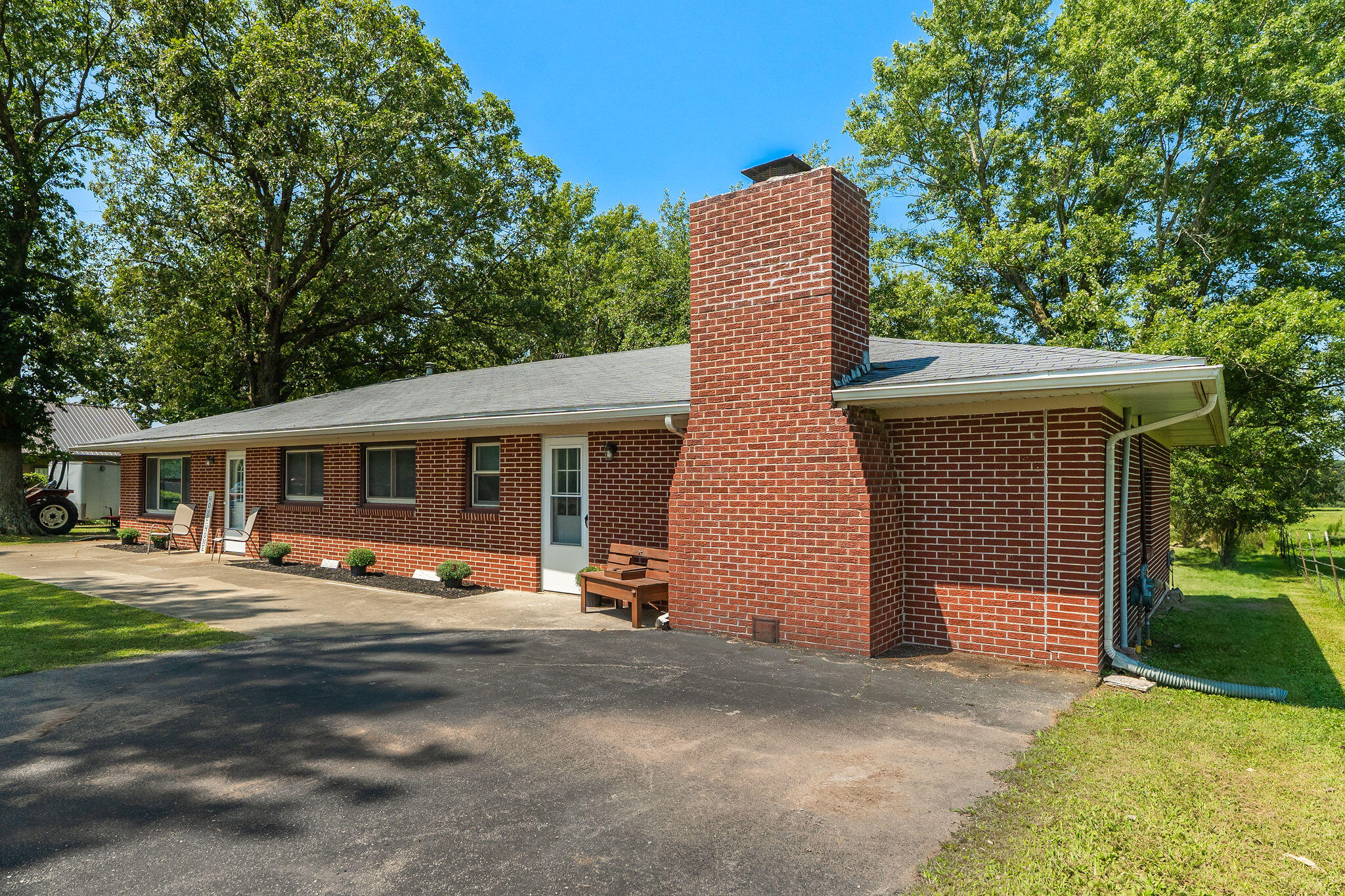 Photo 3 - Residential for sale – 1070 S Diggins Main Street  Seymour, MO