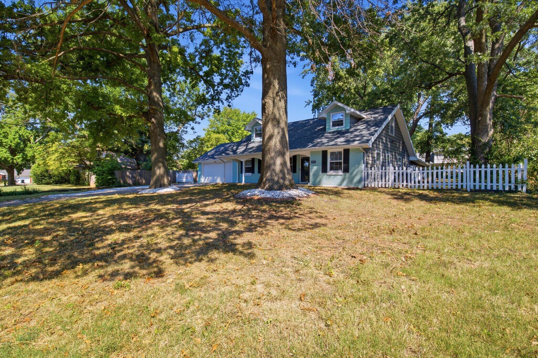 Photo 3 - Residential for sale – 1015 W Downing Street  Springfield, MO