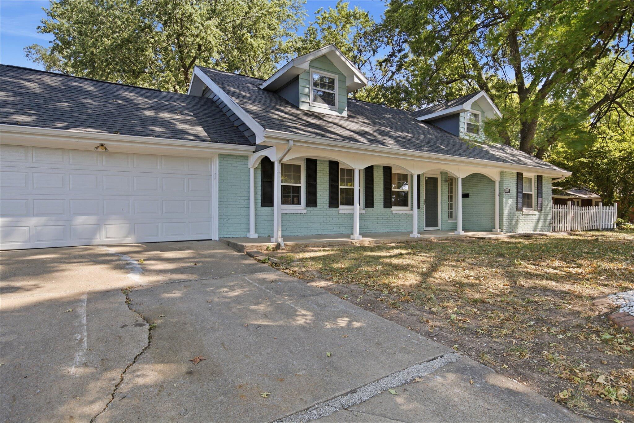 Photo 4 - Residential for sale – 1015 W Downing Street  Springfield, MO