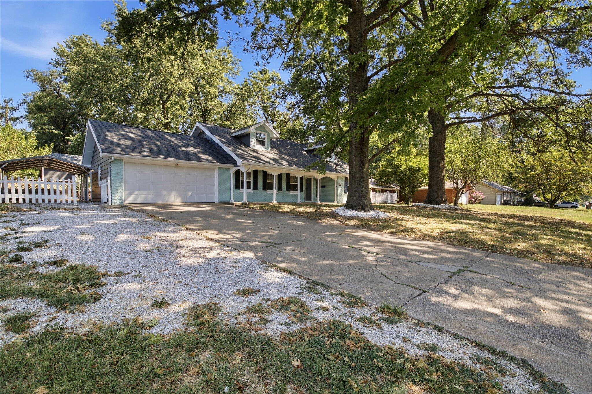 Residential for sale – 1015 W Downing Street  Springfield, MO