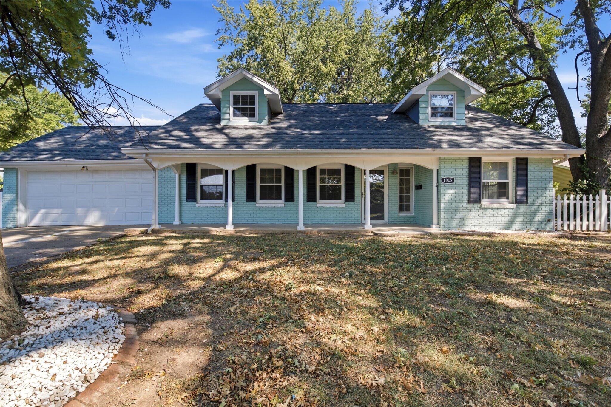 Photo 2 - Residential for sale – 1015 W Downing Street  Springfield, MO