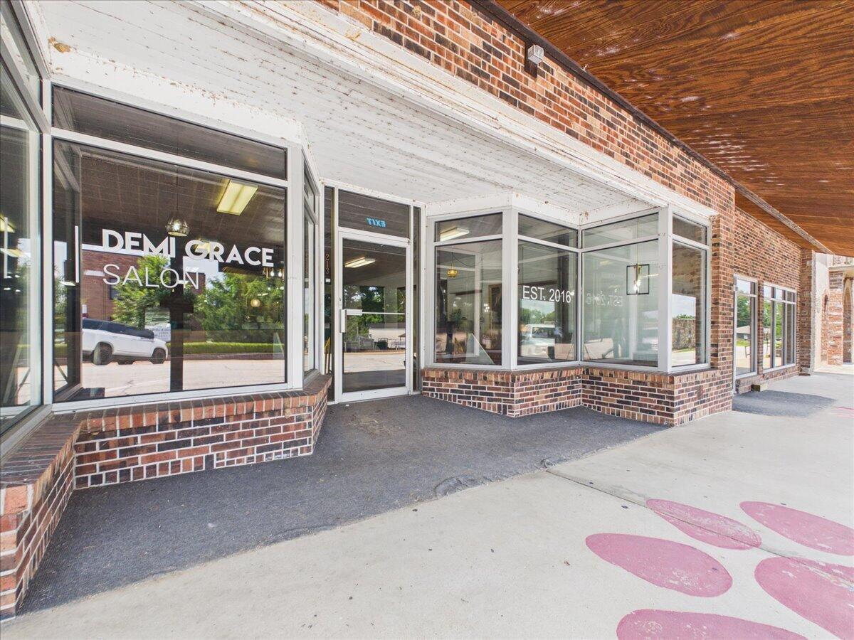 Photo 3 - Commercial Sale for sale – 213 N Grand Avenue  Houston, MO