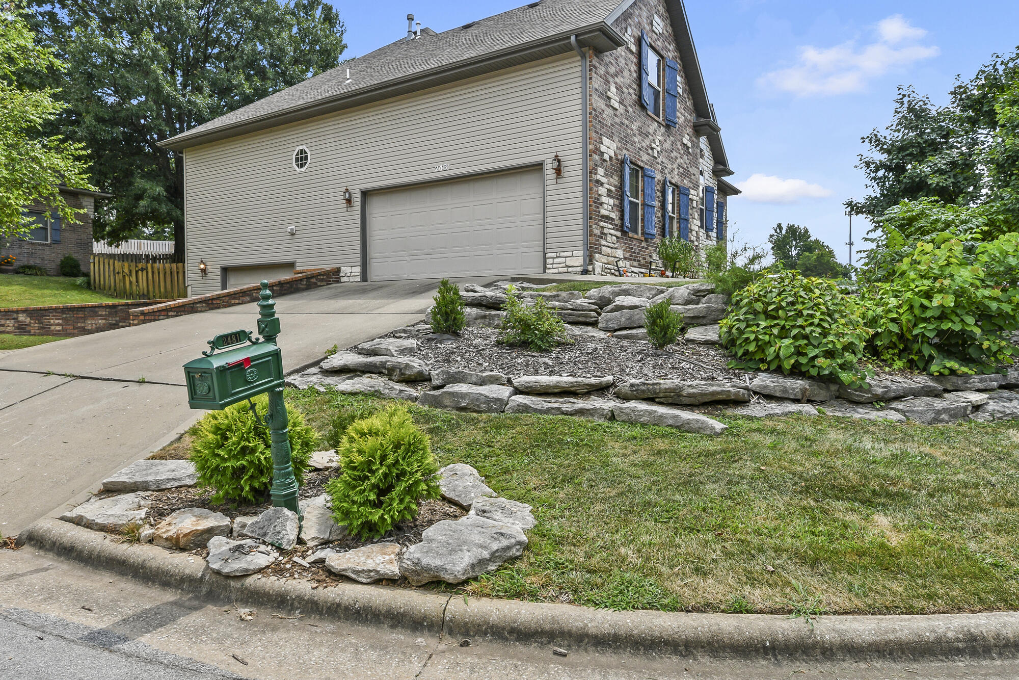 Photo 4 - Residential for sale – 2481 W Chatsworth Court  Springfield, MO