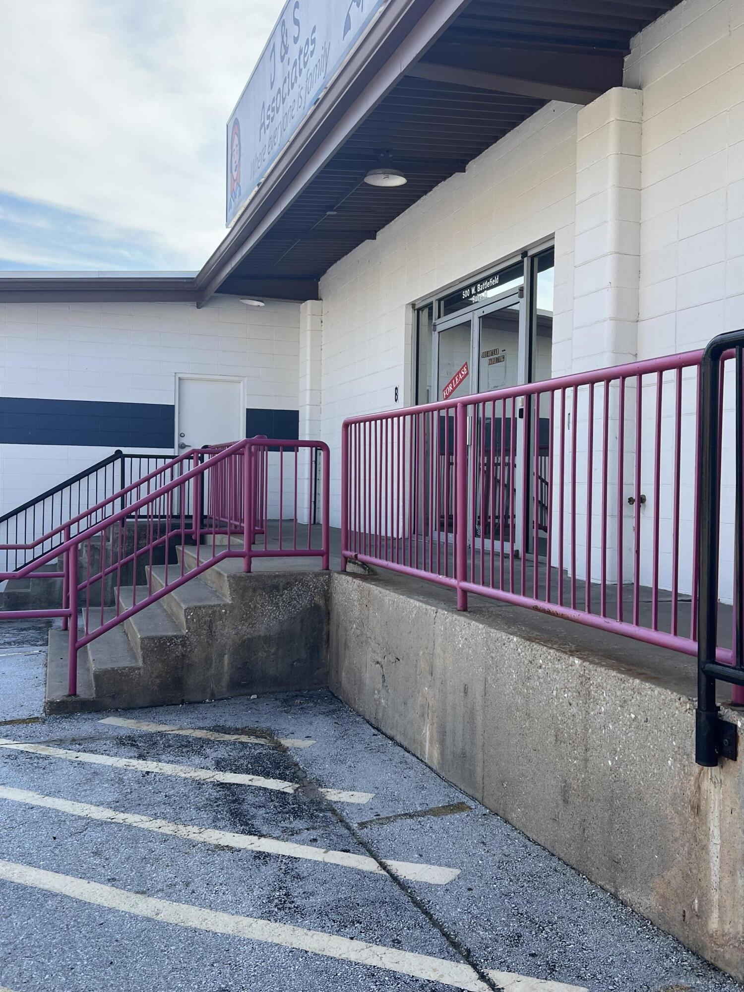 Photo 3 - Commercial Lease for sale – 500 W Battlefield Road  Springfield, MO