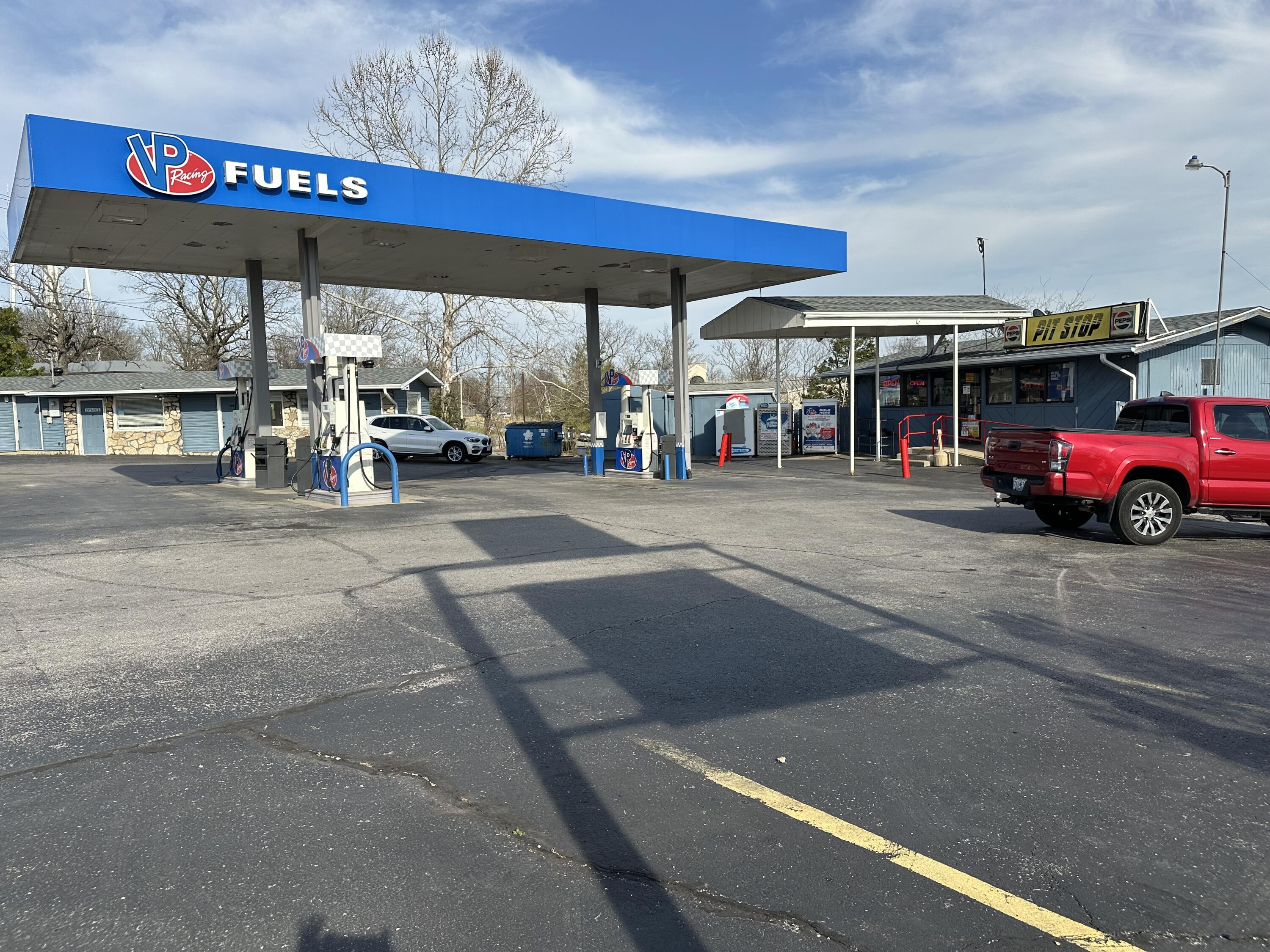 Commercial Sale for sale – 1140 W 76 Country Boulevard  Branson, MO