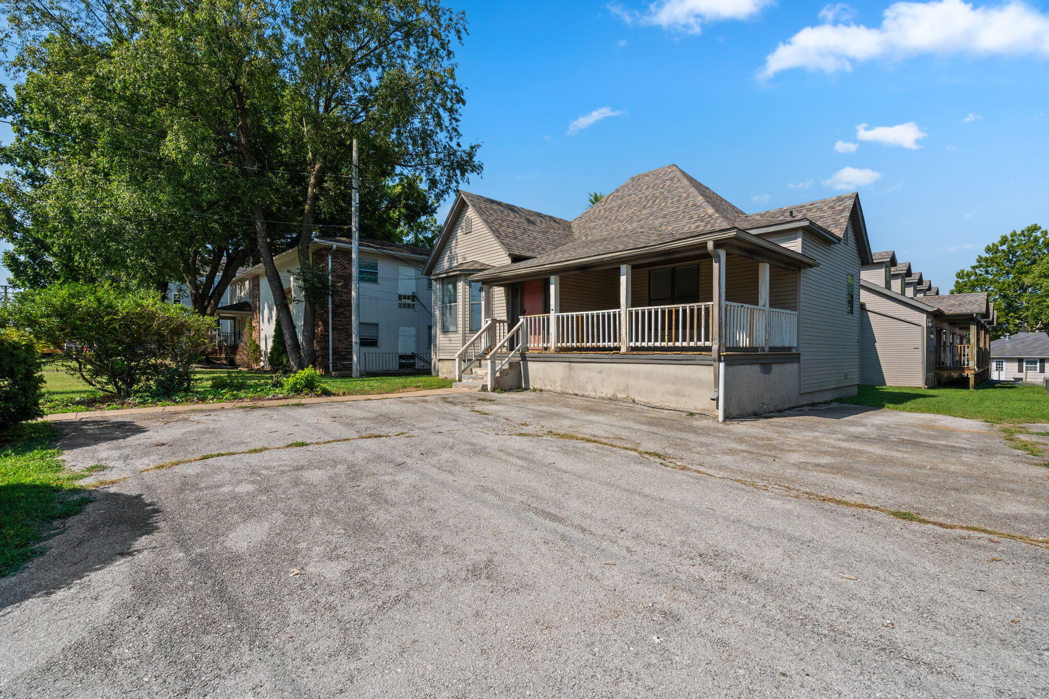 Photo 2 - Residential Lease for sale – 813 S Jefferson Avenue  Springfield, MO