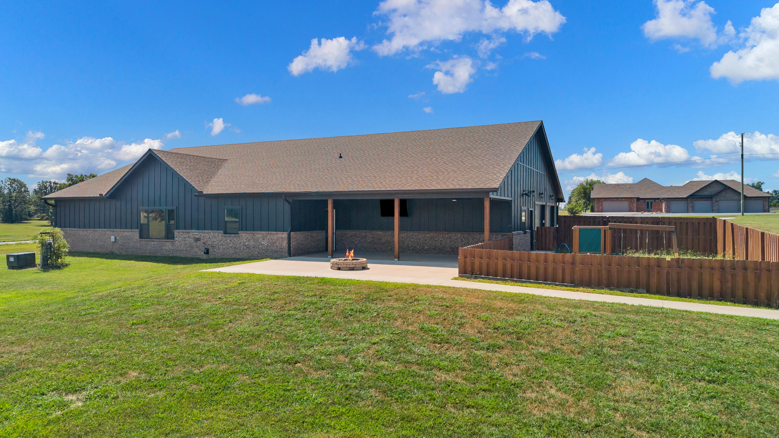 Photo 6 - Residential for sale – 12204  Farm Road 2205   Cassville, MO