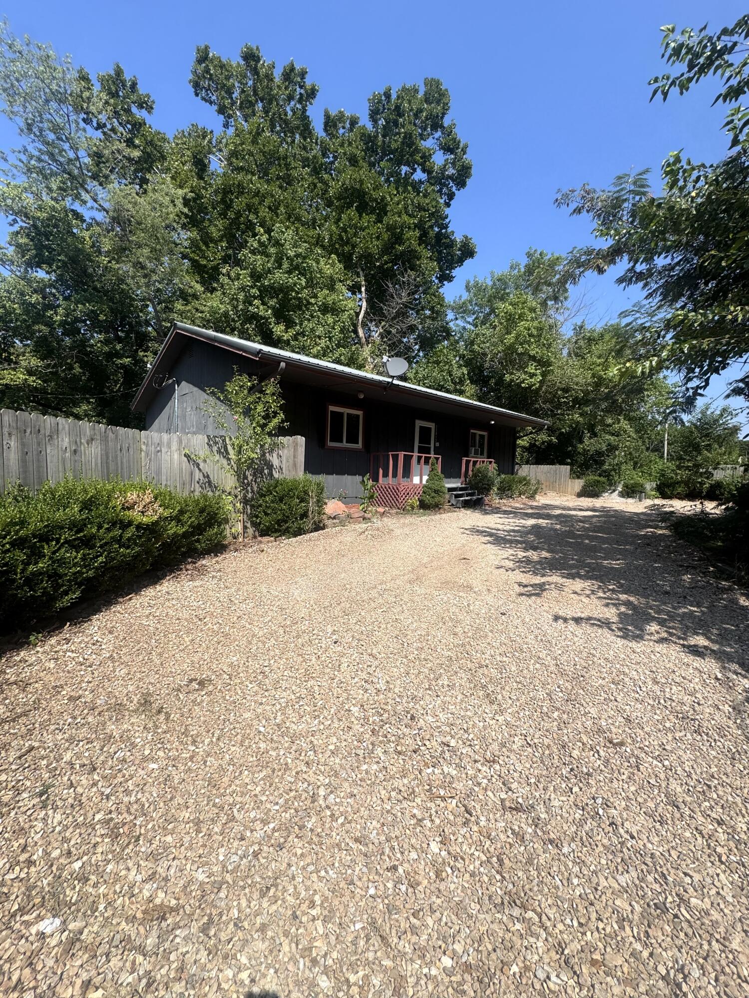 Photo 3 - Residential for sale – 35913  Missouri 413   Crane, MO
