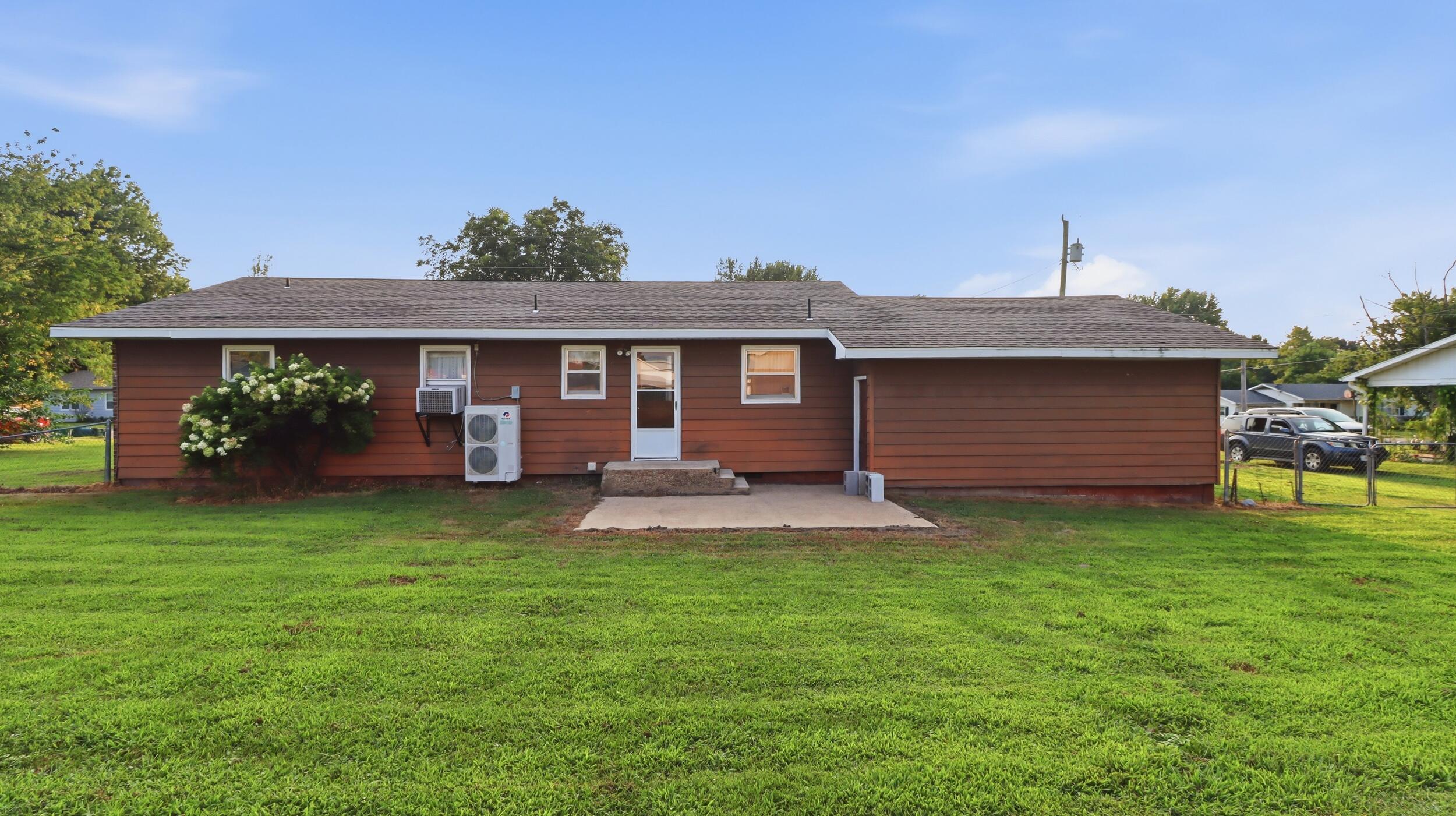 Photo 3 - Residential for sale – 604 S Main Street  Mountain Grove, MO