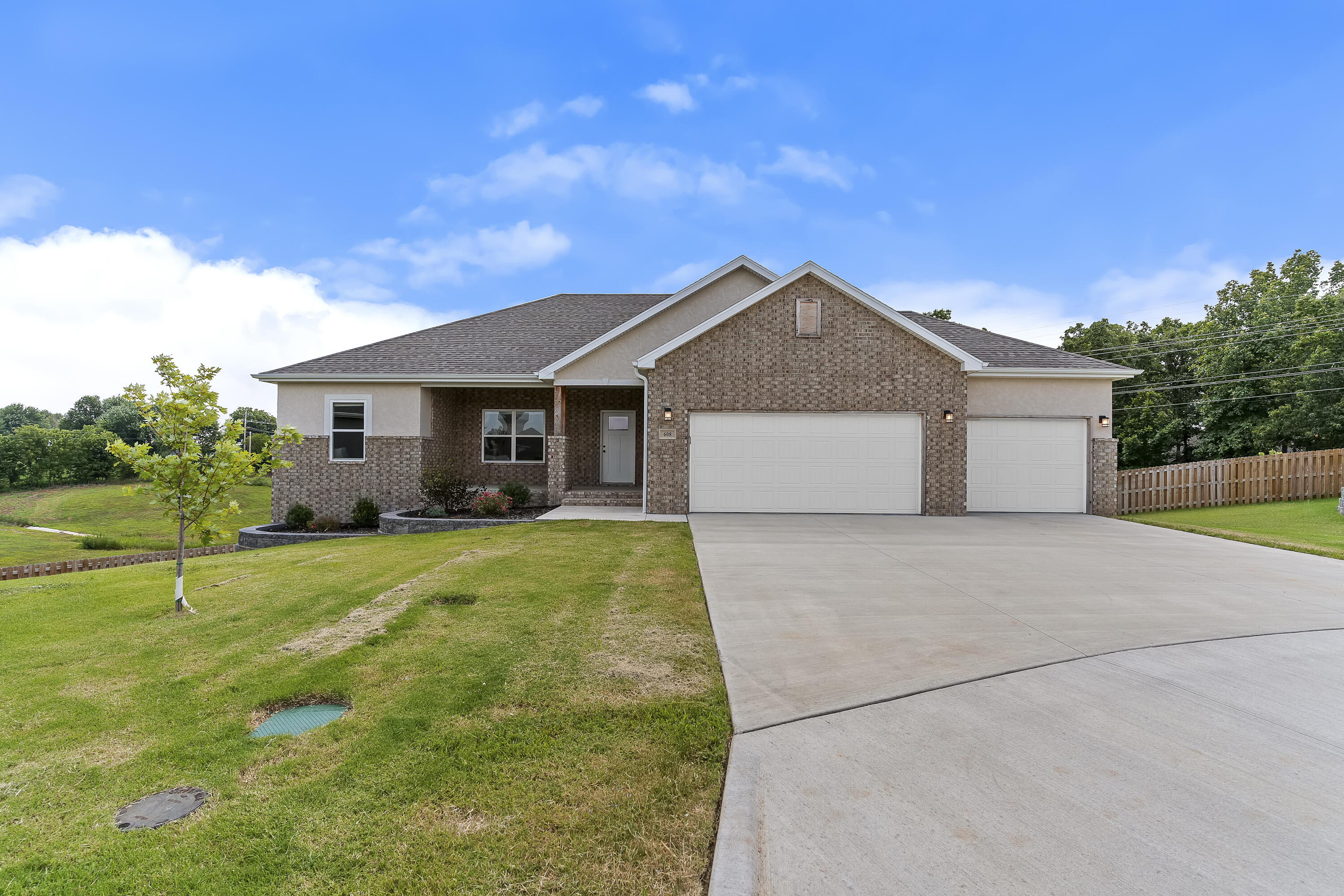 Photo 2 - Residential for sale – 608 N Baywood Drive  Nixa, MO