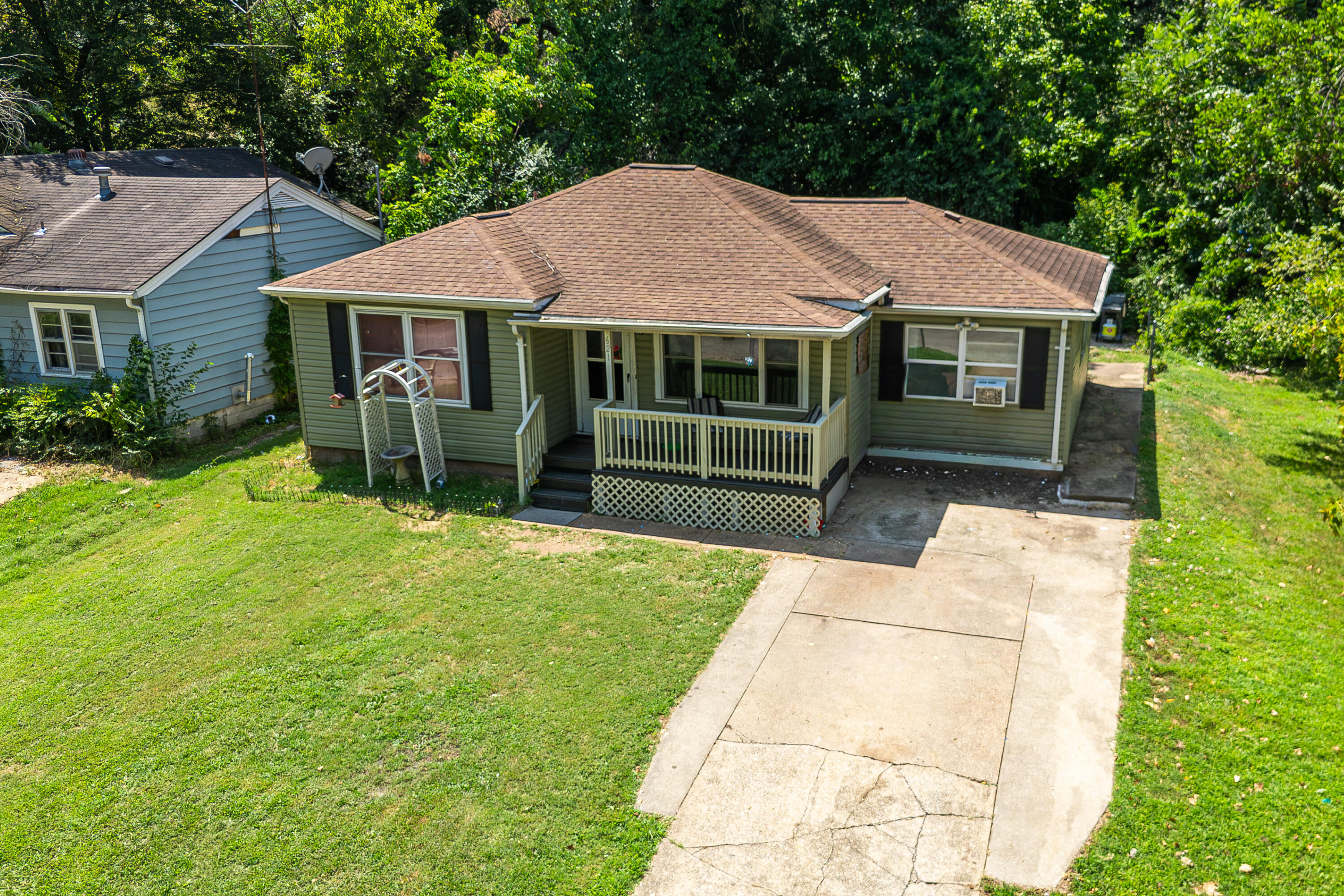 Photo 2 - Residential for sale – 621  Eiserman Avenue  Branson, MO