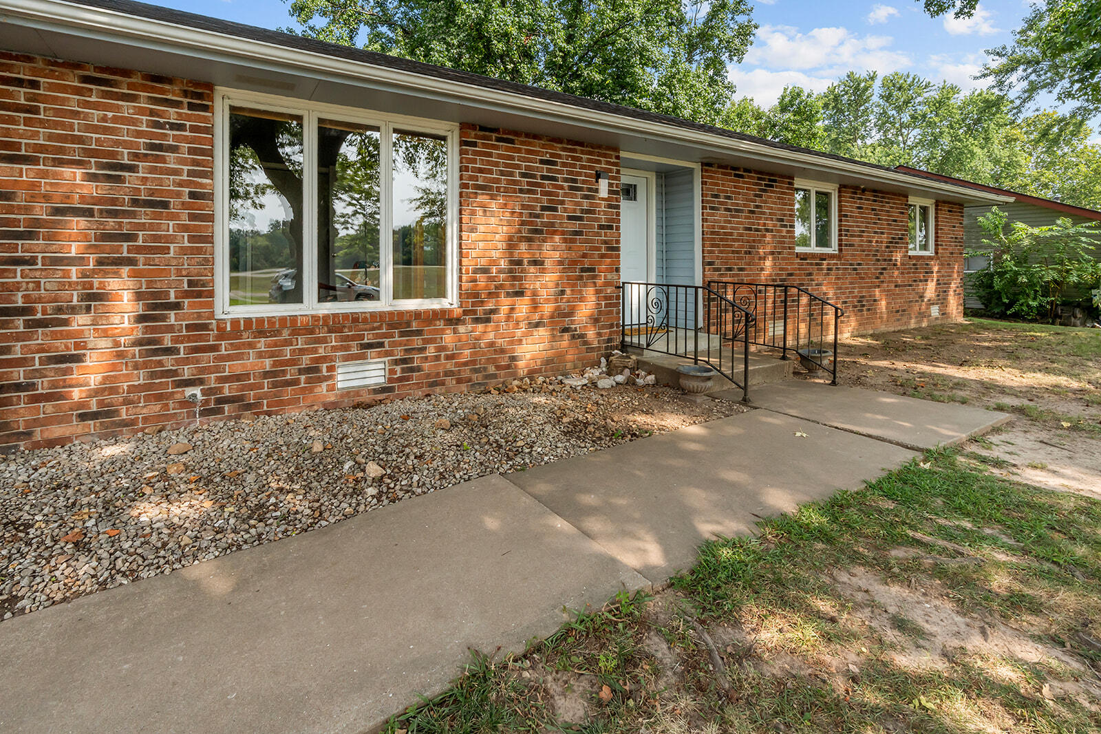Photo 2 - Residential for sale – 1304 S Adams Avenue  Aurora, MO