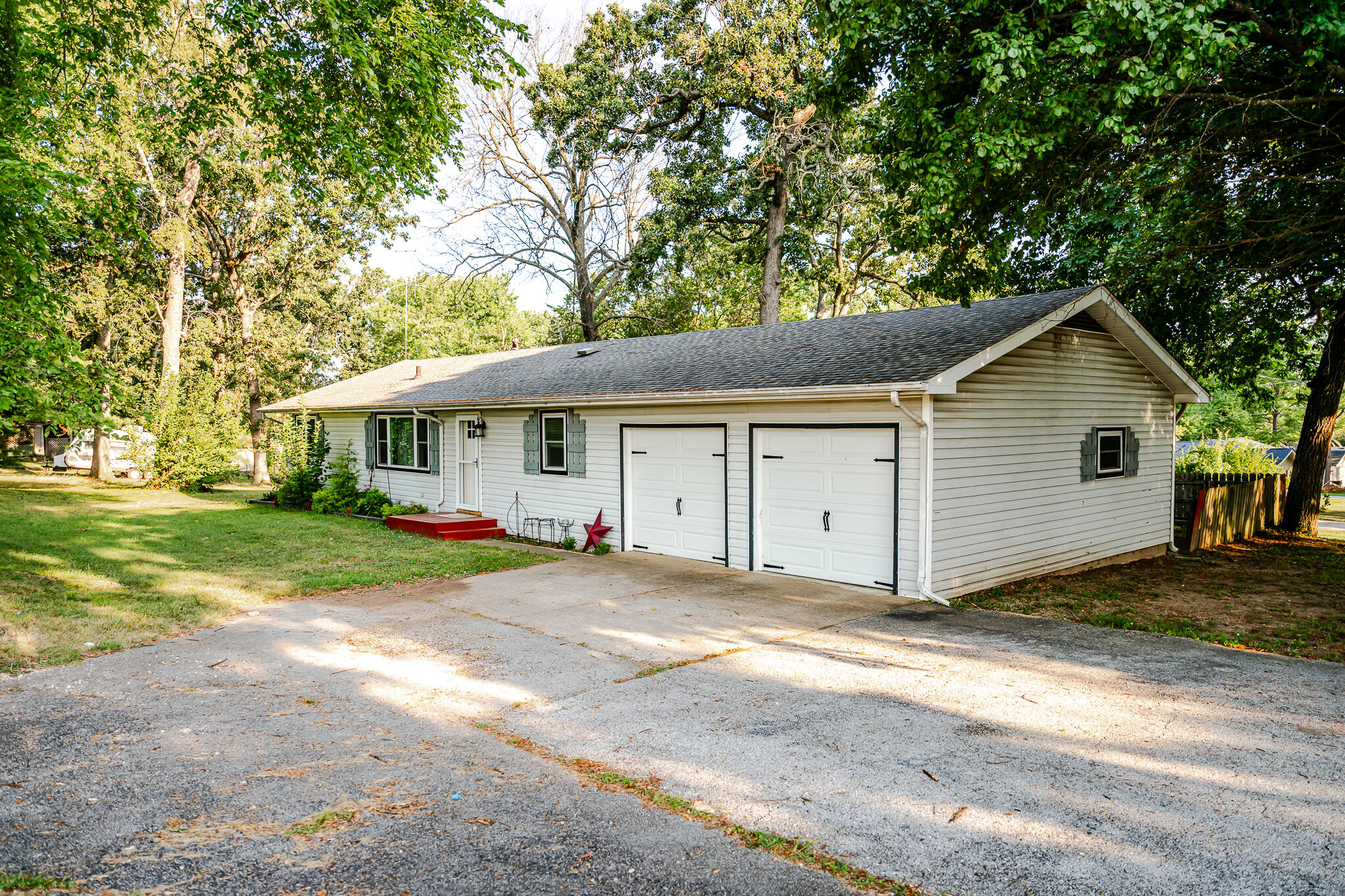Photo 3 - Residential for sale – 977 W Crestwood Drive  Monett, MO