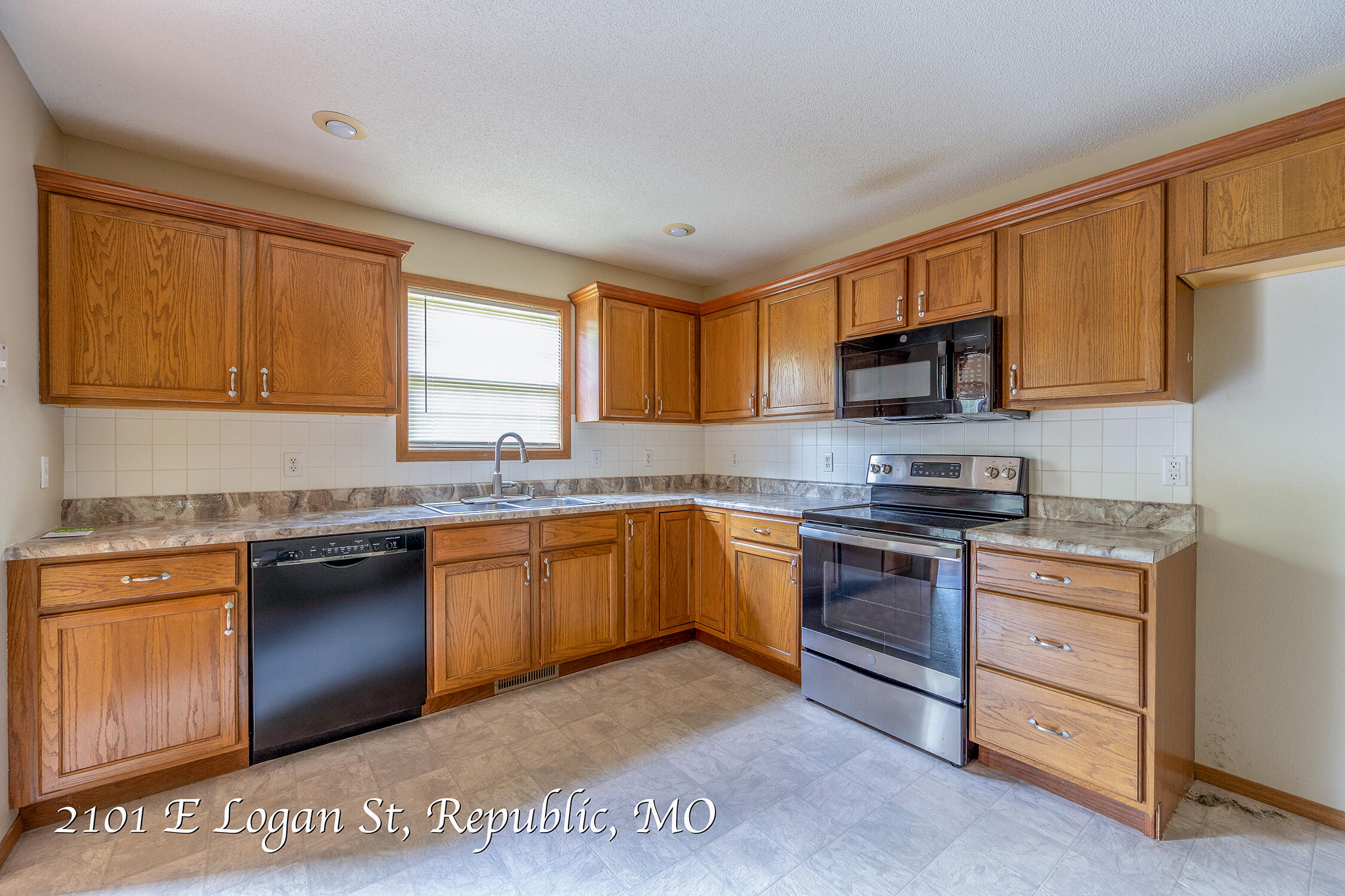 Photo 12 - Residential for sale – 2101 E Logan Street  Republic, MO