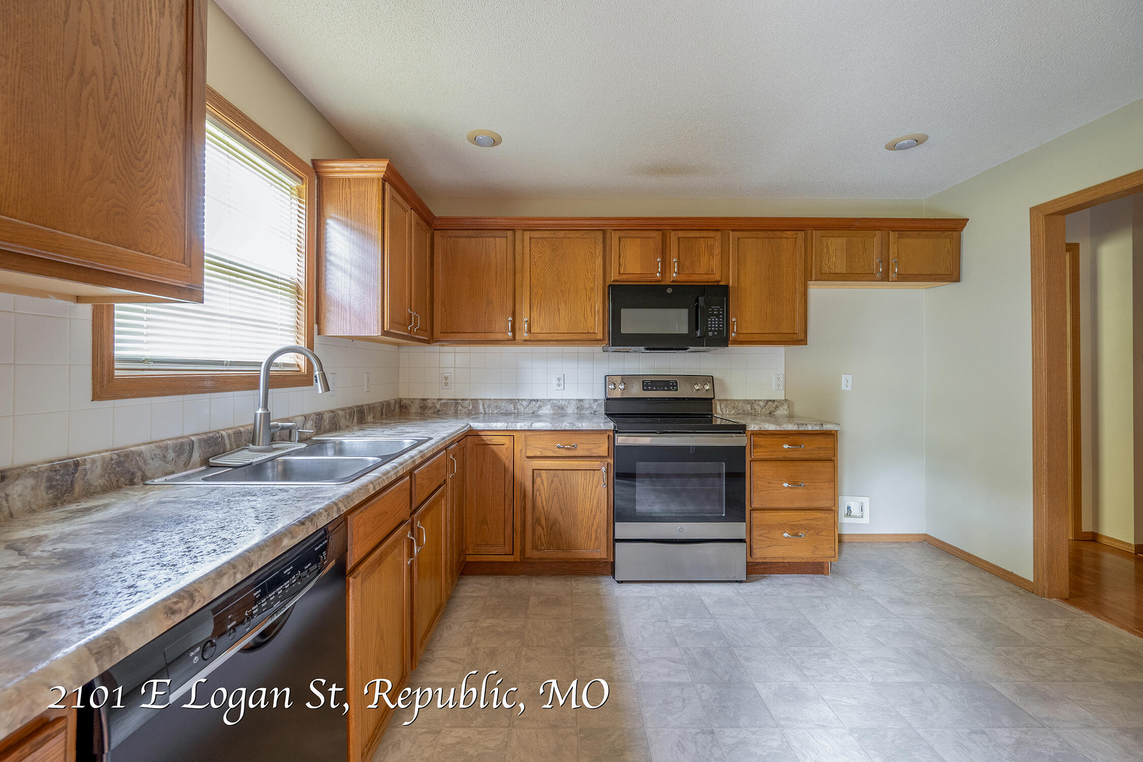 Photo 11 - Residential for sale – 2101 E Logan Street  Republic, MO