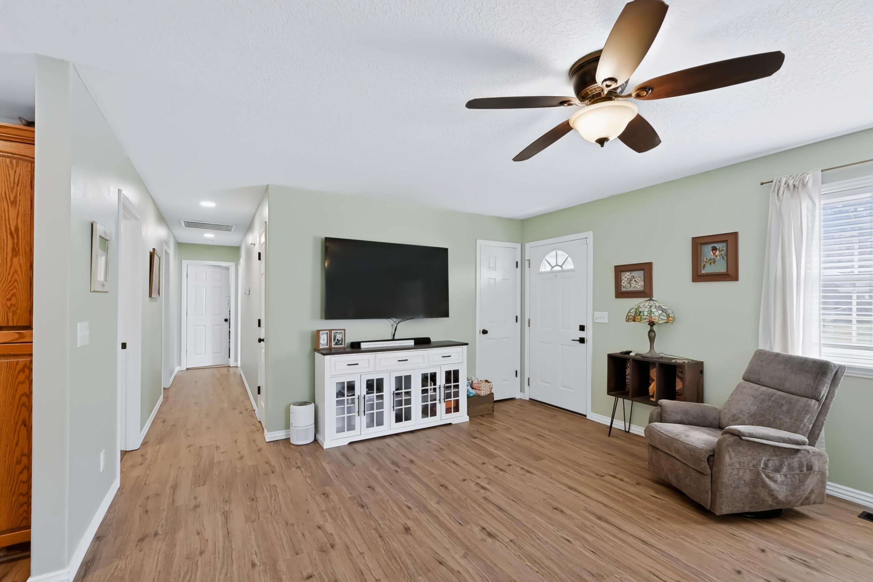 Photo 5 - Residential for sale – 2010  Sally Ann Avenue  Neosho, MO
