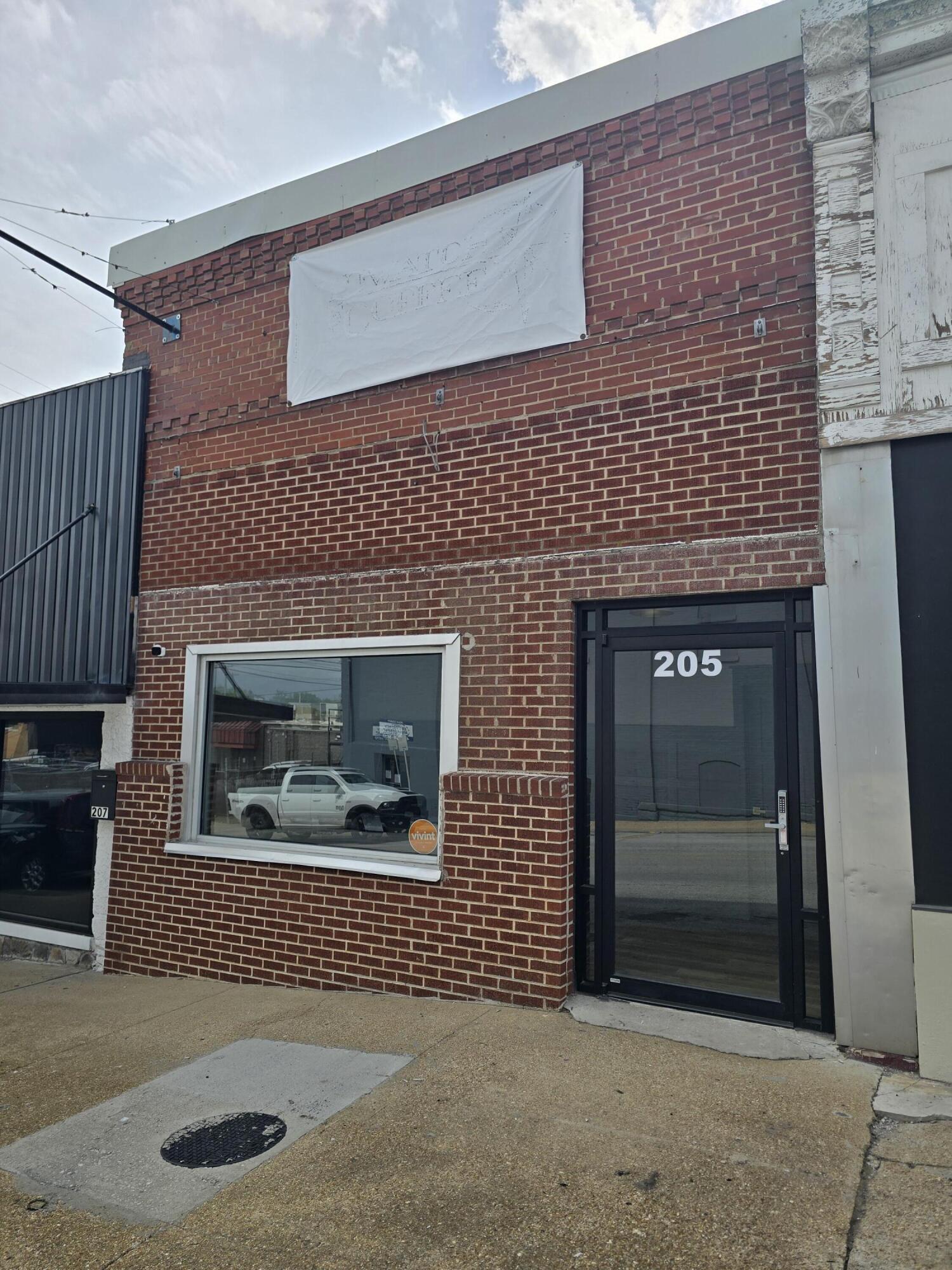 Commercial Sale for sale – 205 S Main Avenue  Bolivar, MO