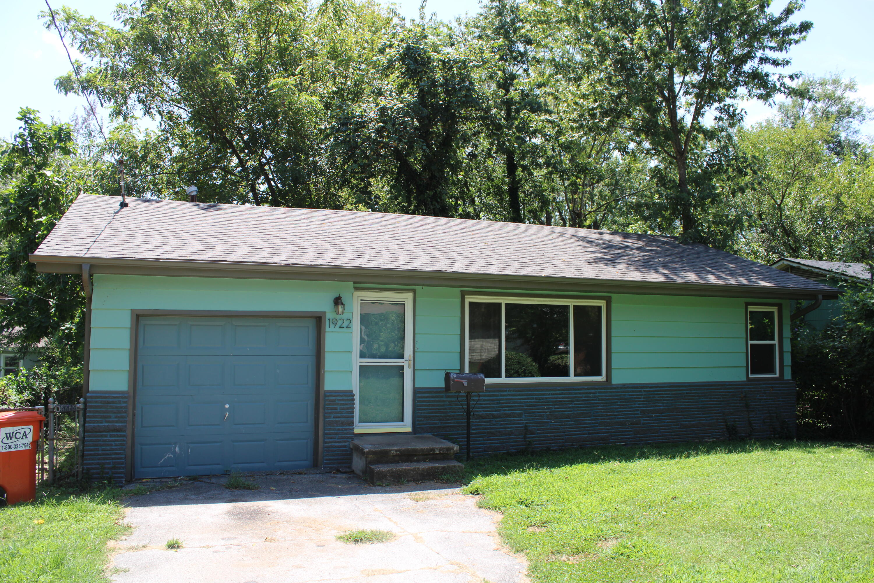 Photo 3 - Residential for sale – 1922 W Water Street  Springfield, MO