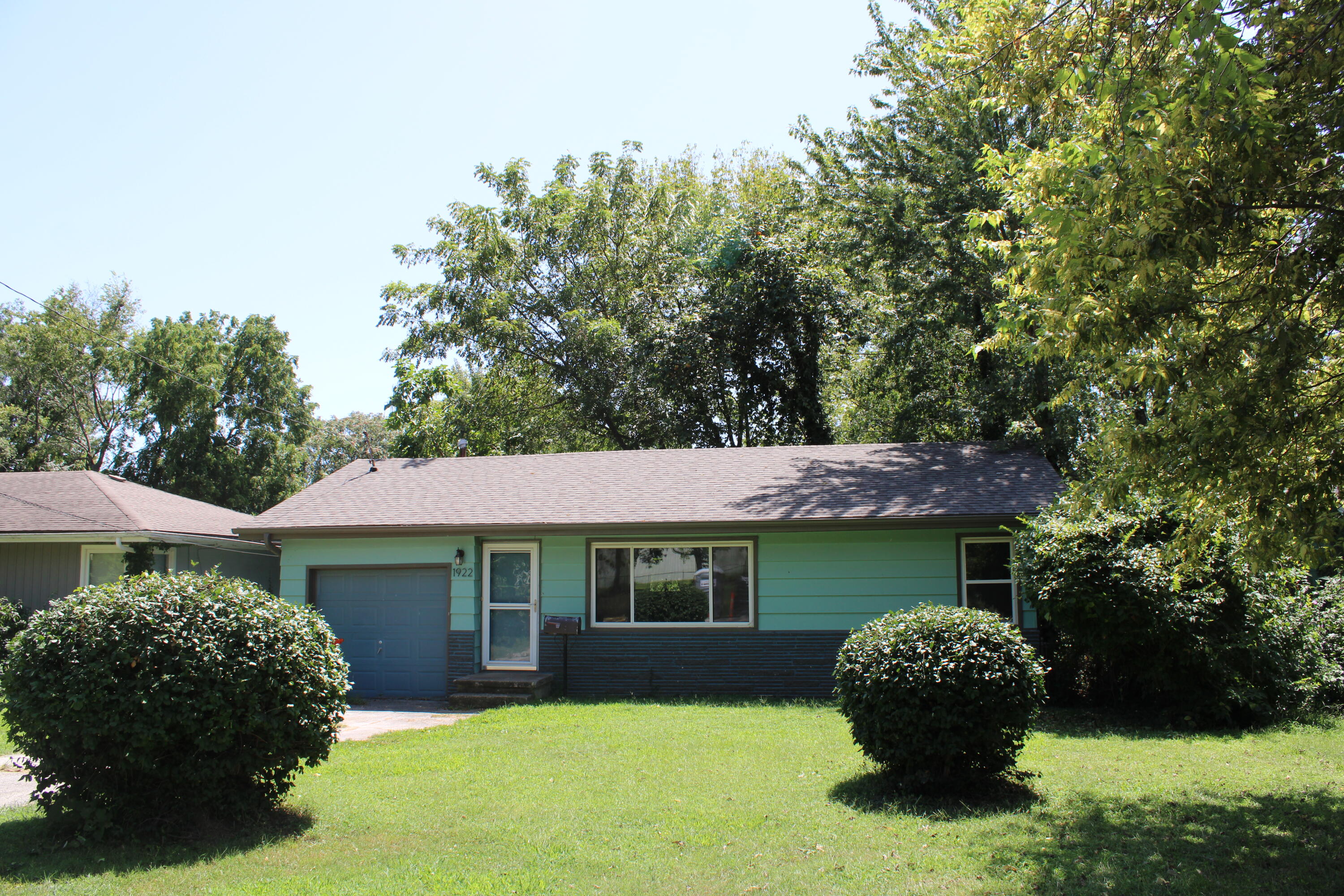 Photo 4 - Residential for sale – 1922 W Water Street  Springfield, MO