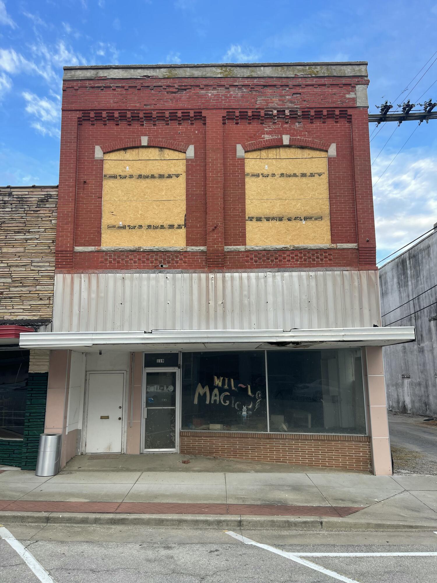 Photo 2 - Residential for sale – 119 S Madison Avenue  Aurora, MO