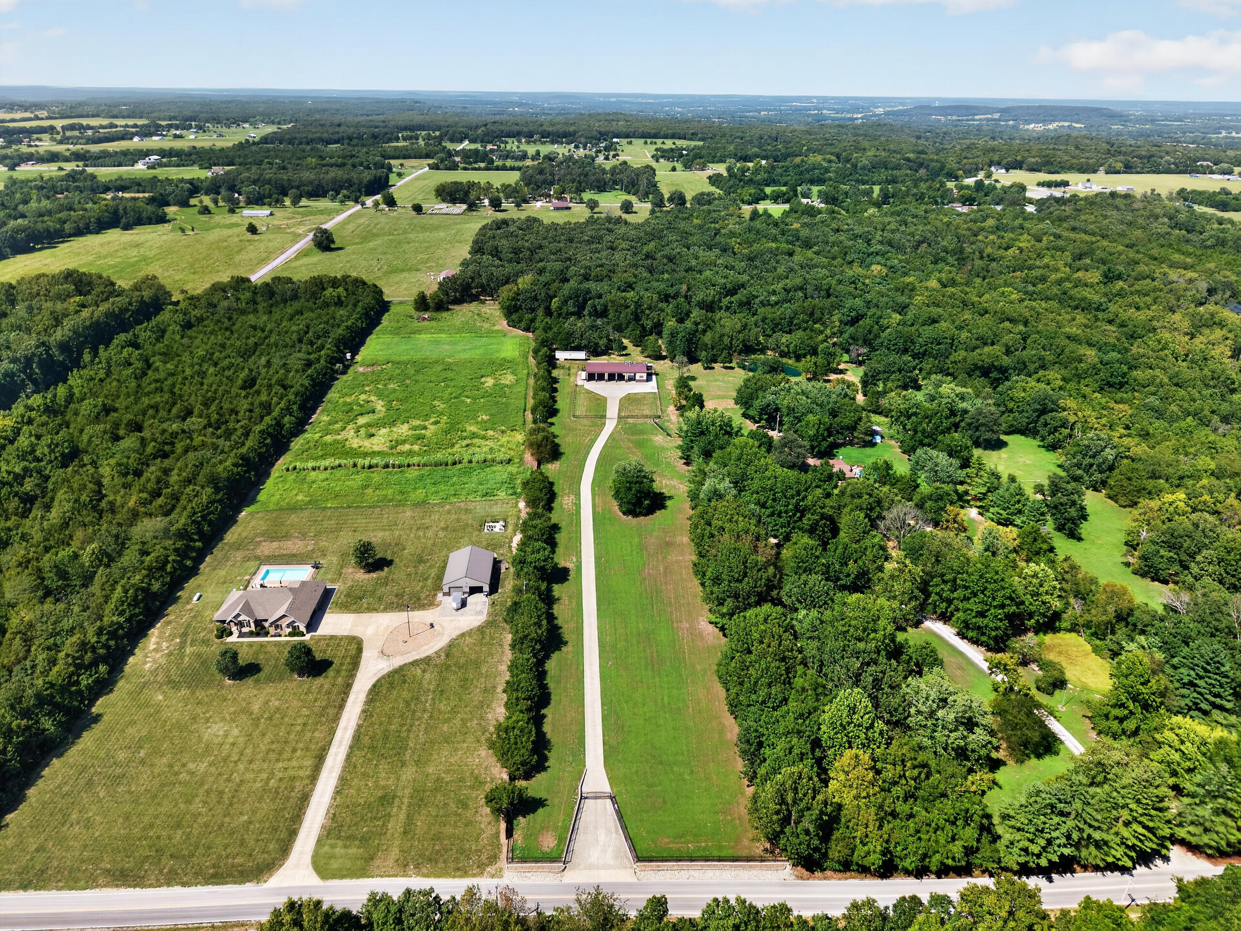 Photo 3 - Residential for sale – 4733 E Farm Road 66   Springfield, MO