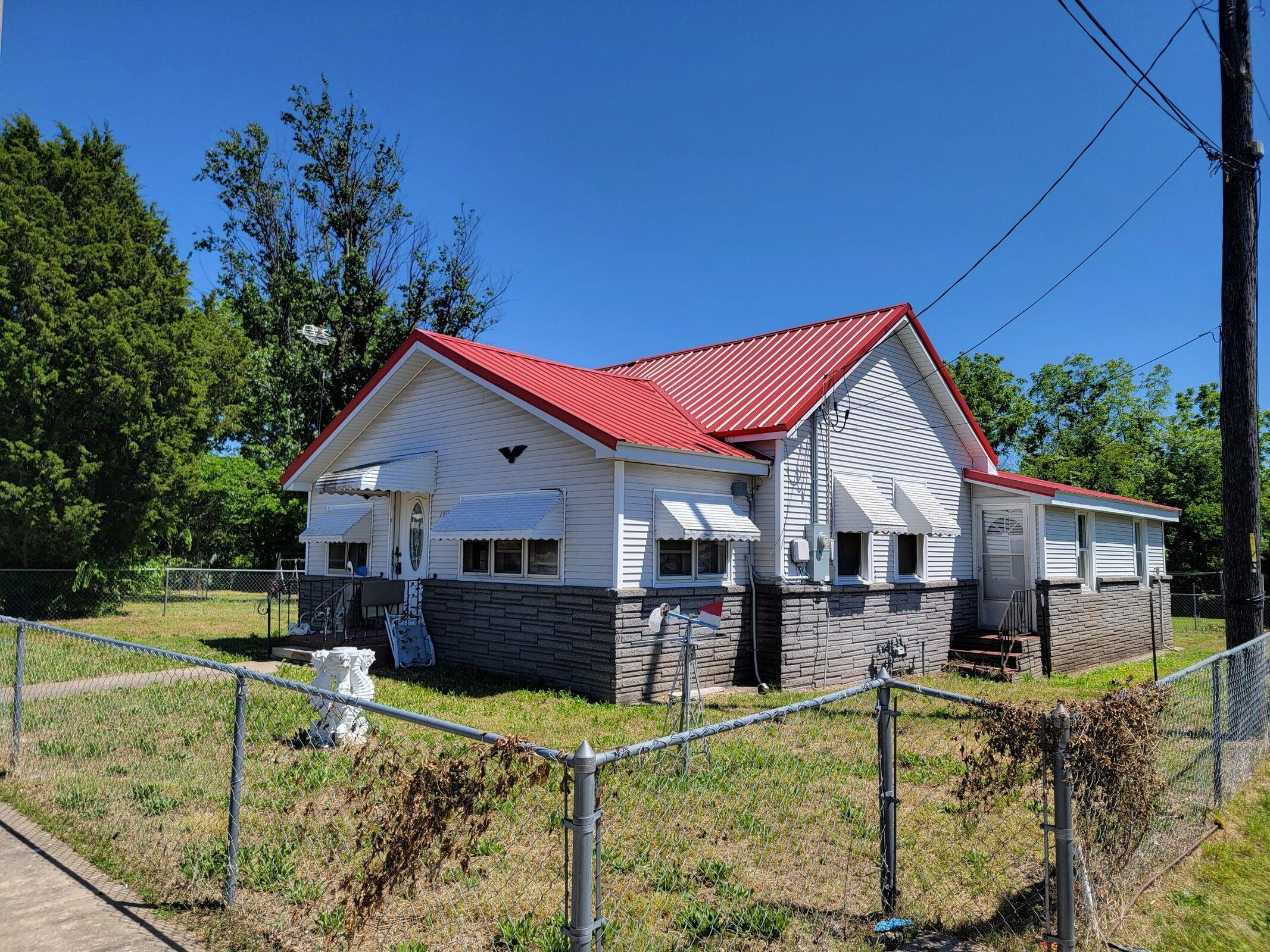 Photo 4 - Residential for sale – 1401 E Broadway Street  Monett, MO
