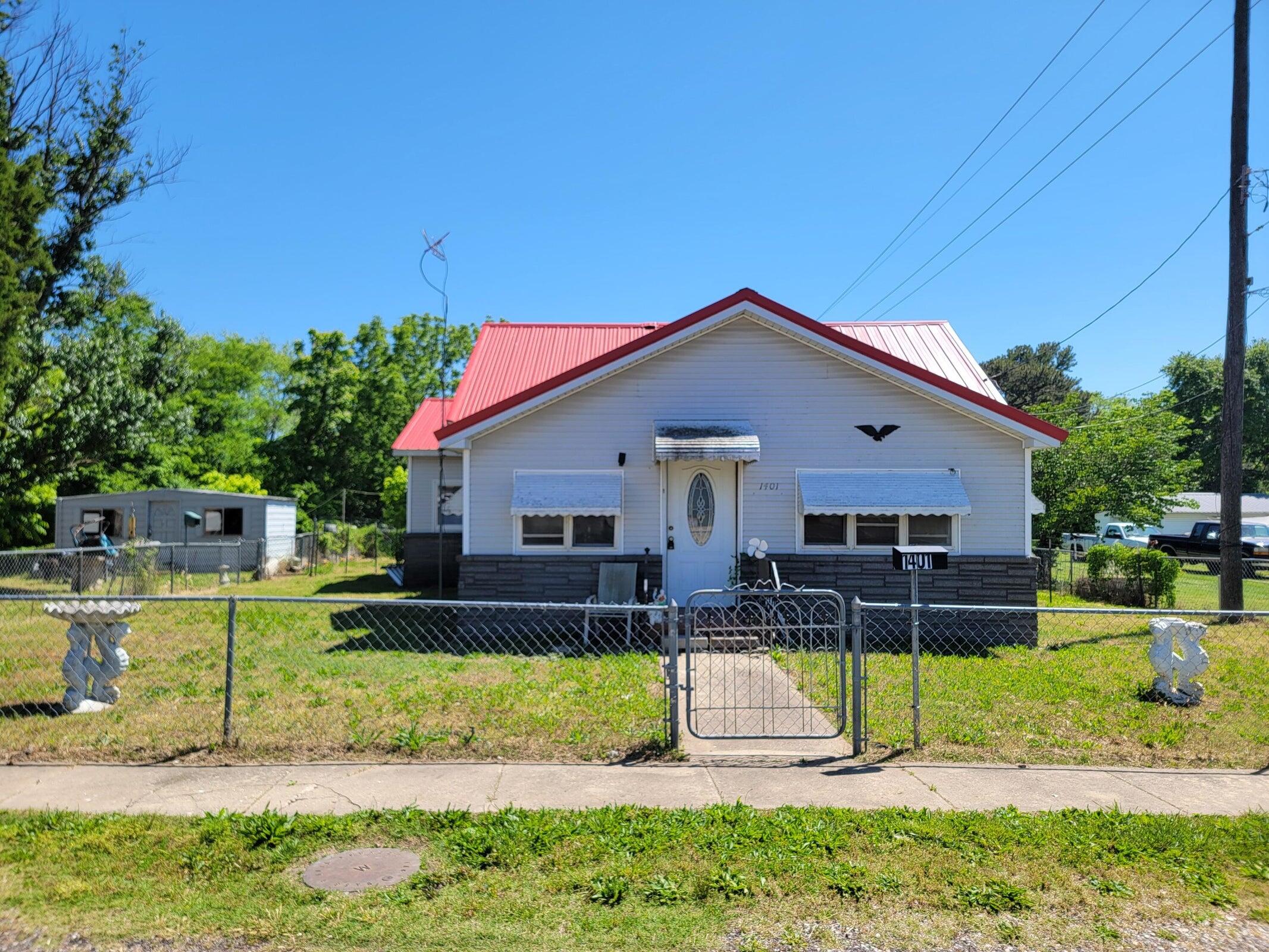Residential for sale – 1401 E Broadway Street  Monett, MO