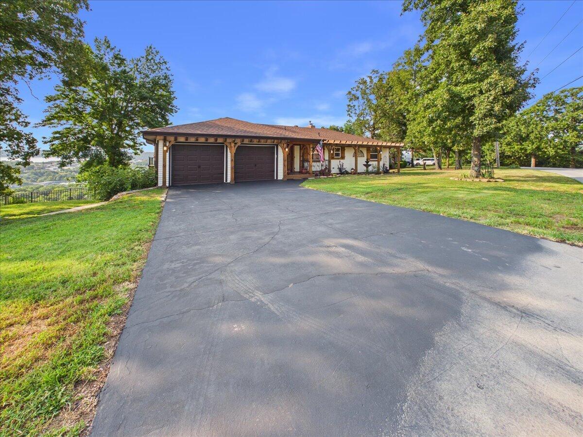 Photo 9 - Residential for sale – 38  Skyline Drive  Kimberling City, MO