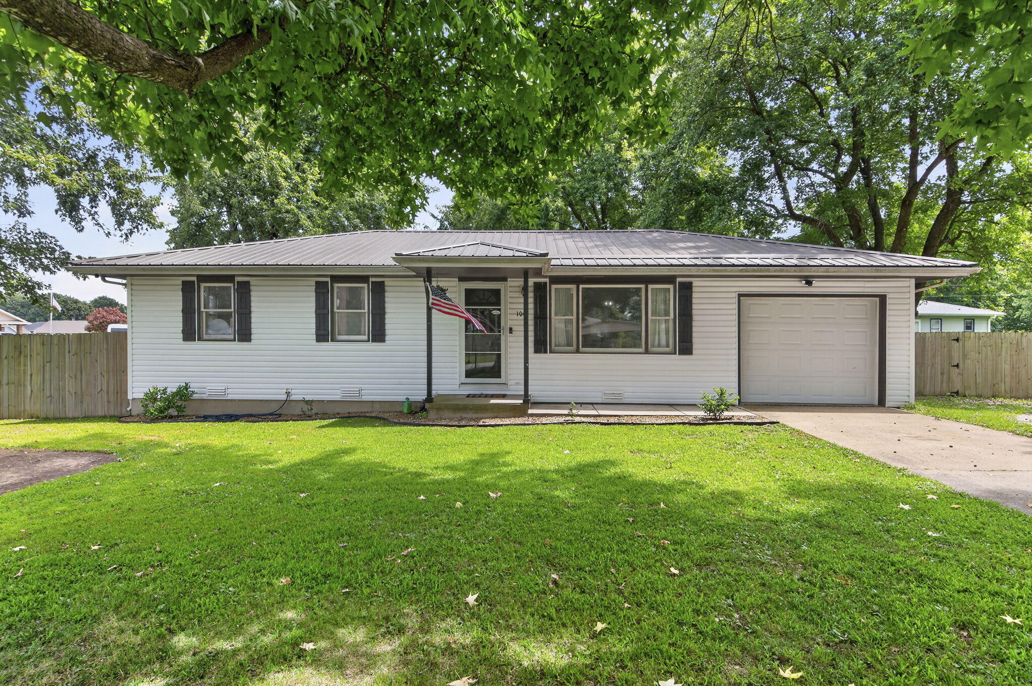 Photo 2 - Residential for sale – 106 S Hodge Street  Seymour, MO