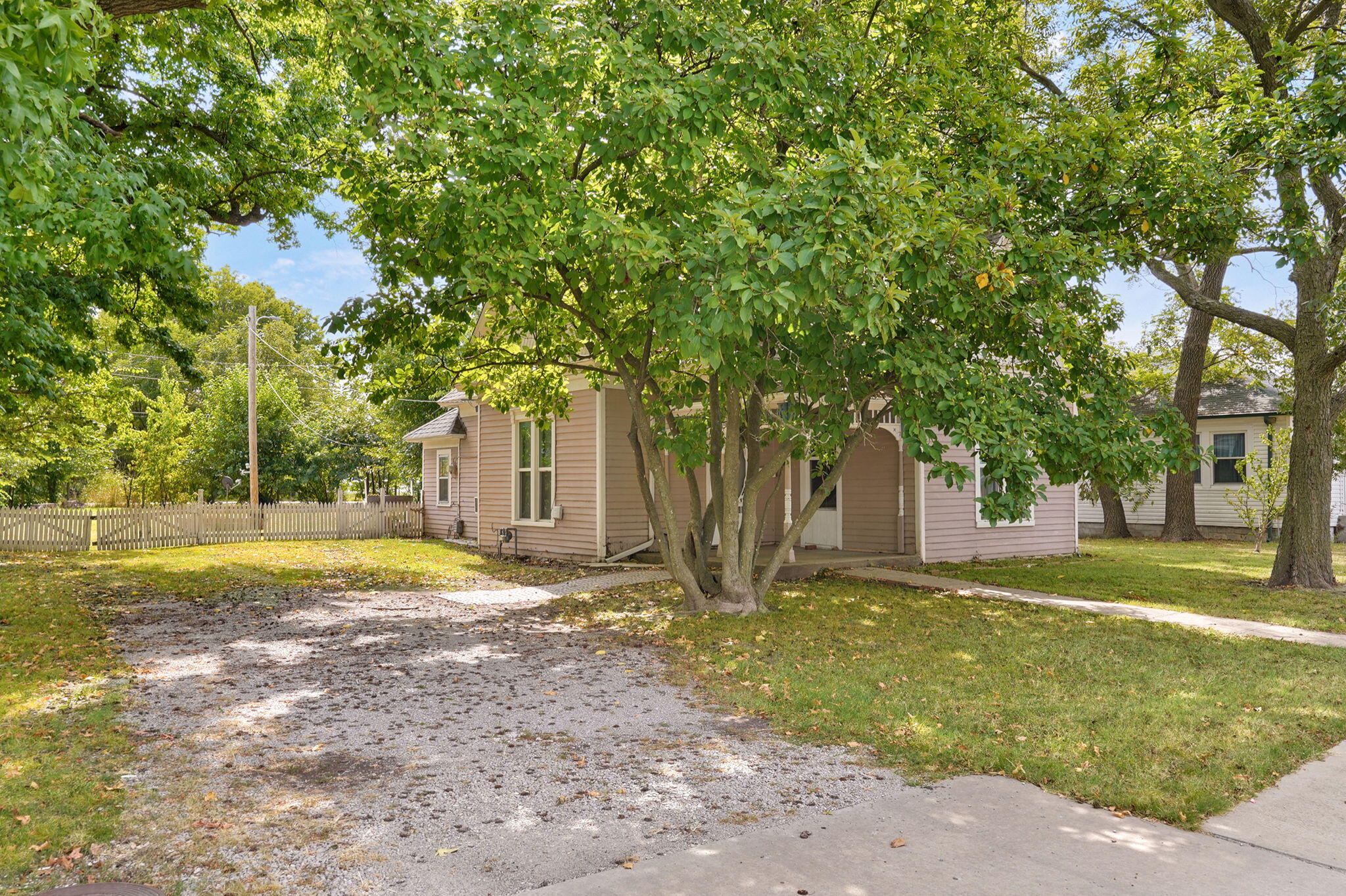 Photo 4 - Residential for sale – 908 S Hickory Street  Mt Vernon, MO