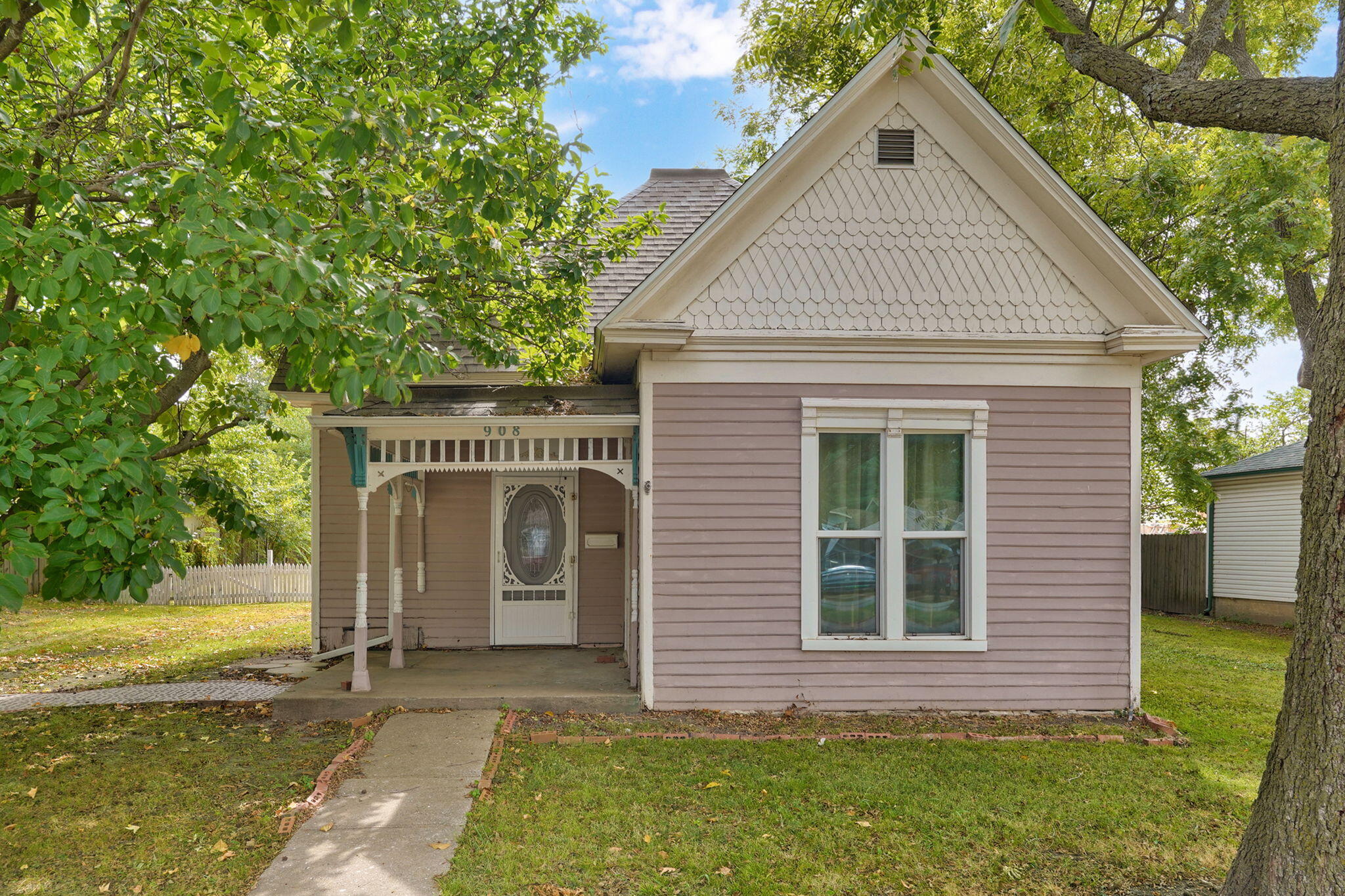 Photo 3 - Residential for sale – 908 S Hickory Street  Mt Vernon, MO